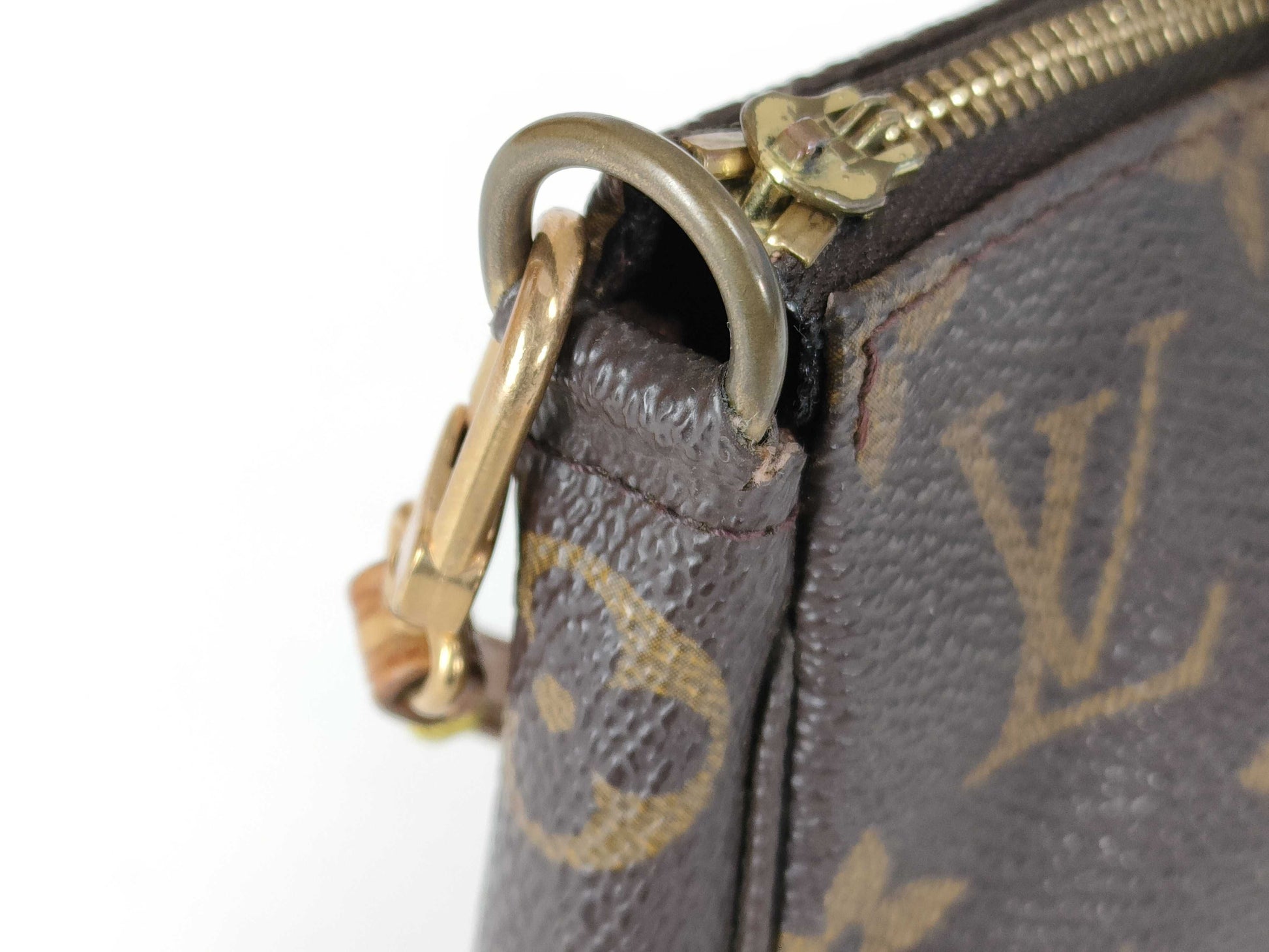 LOUIS VUITTON Monogram Pochette Accessoires *Zipper pull broken pouch