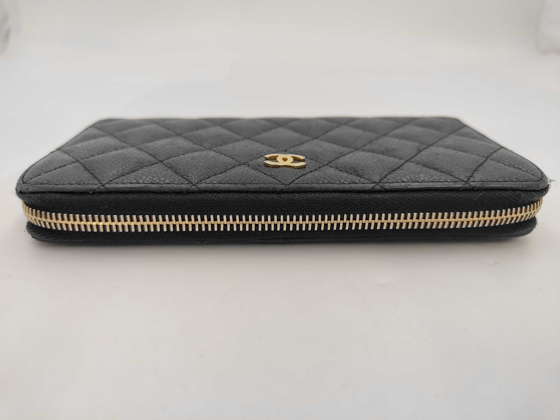 CHANEL Matelasse Caviar Leather Round Zip Wallet in Black with Gold Hardware, 22666637, Card/Stickers