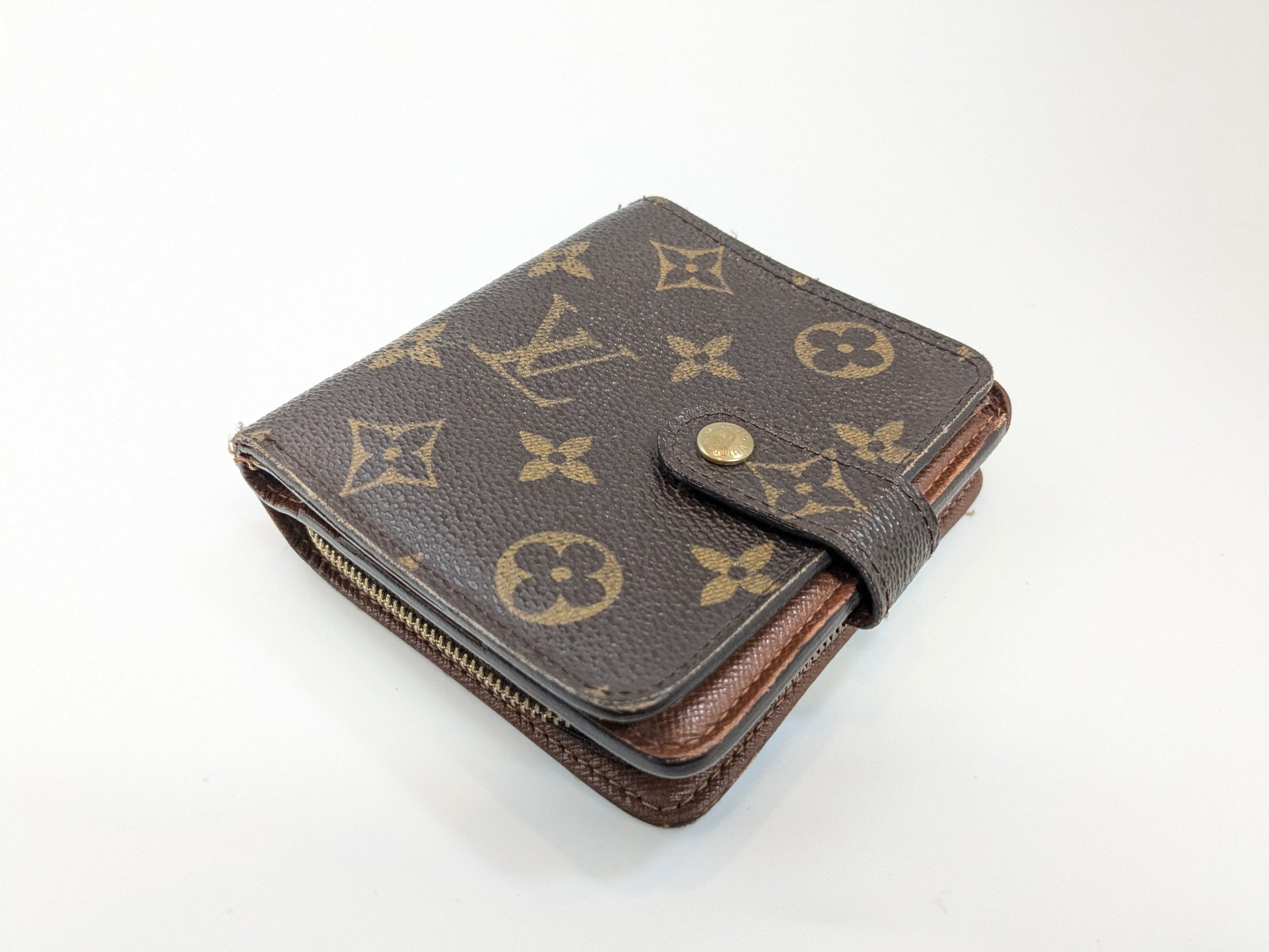 LOUIS VUITTON LV Monogram Compact Zip Wallet