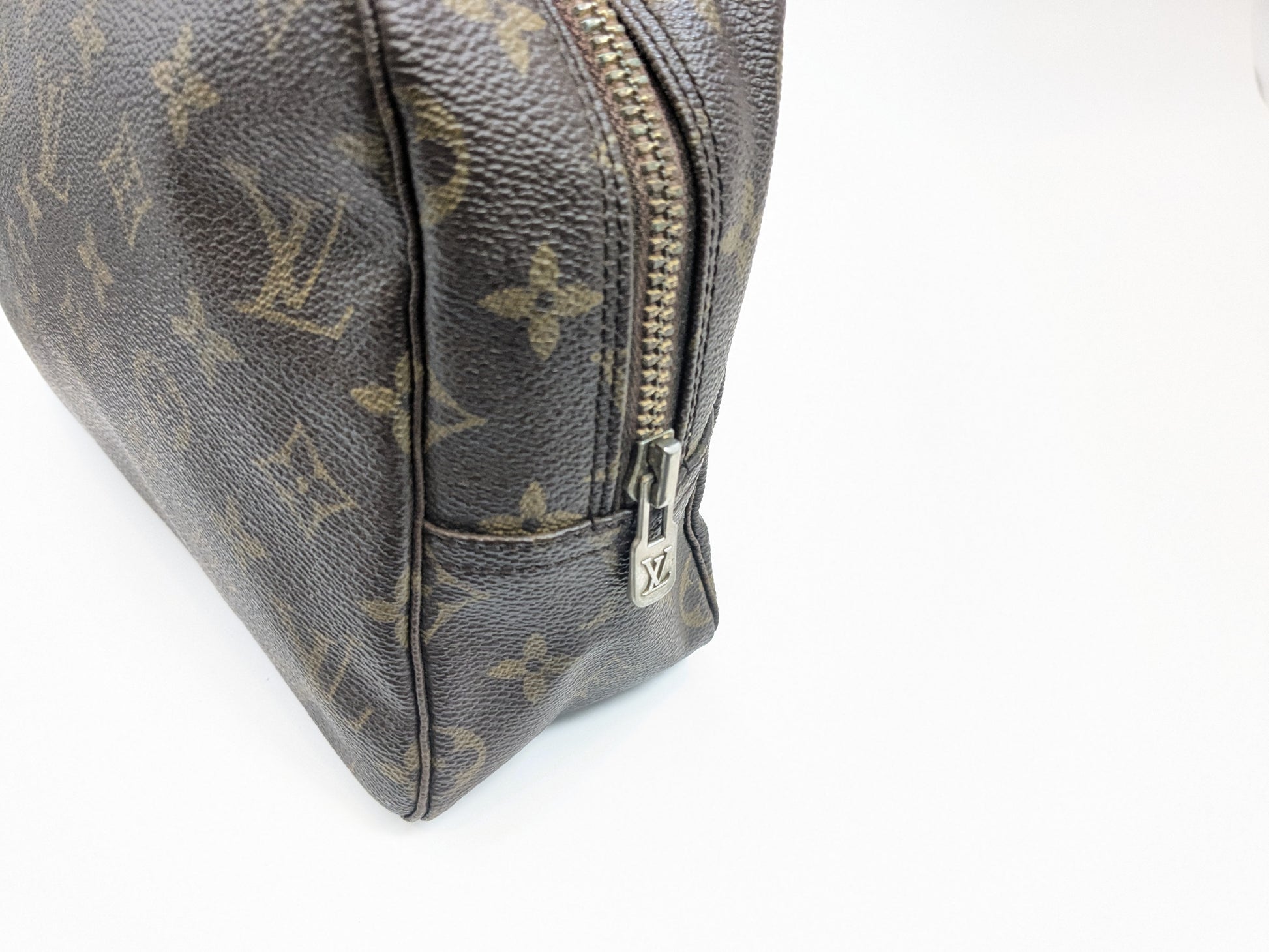 LOUIS VUITTON M47522 Monogram Truss Toilette 28 Pouch