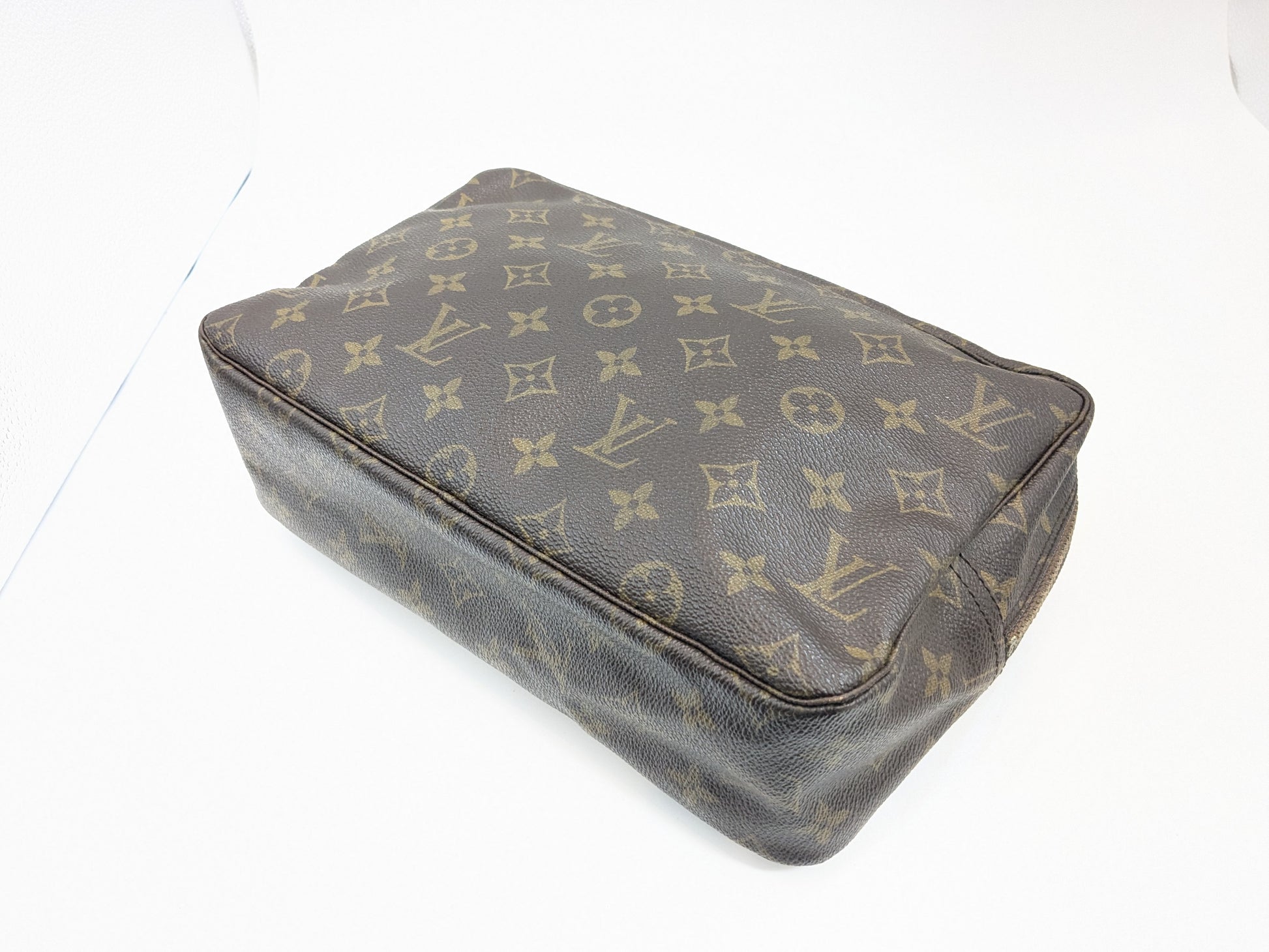 LOUIS VUITTON M47522 Monogram Truss Toilette 28 Pouch
