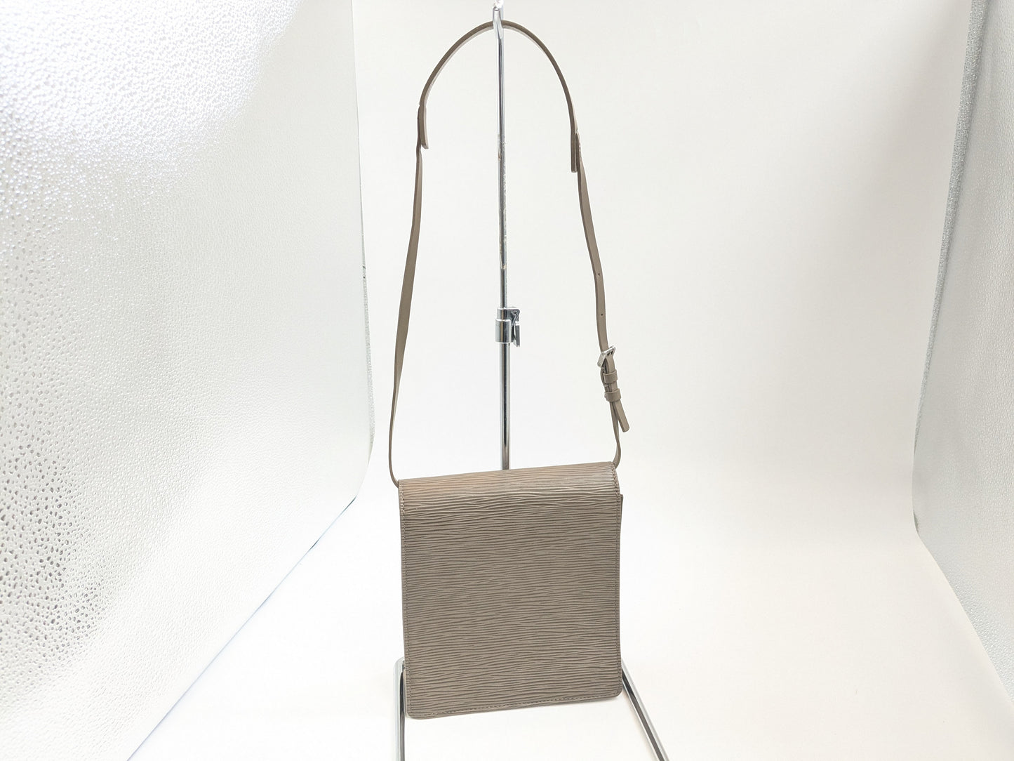 LOUIS VUITTON M5293B Epi Biarritz Lila AS0031 Shoulder Bag