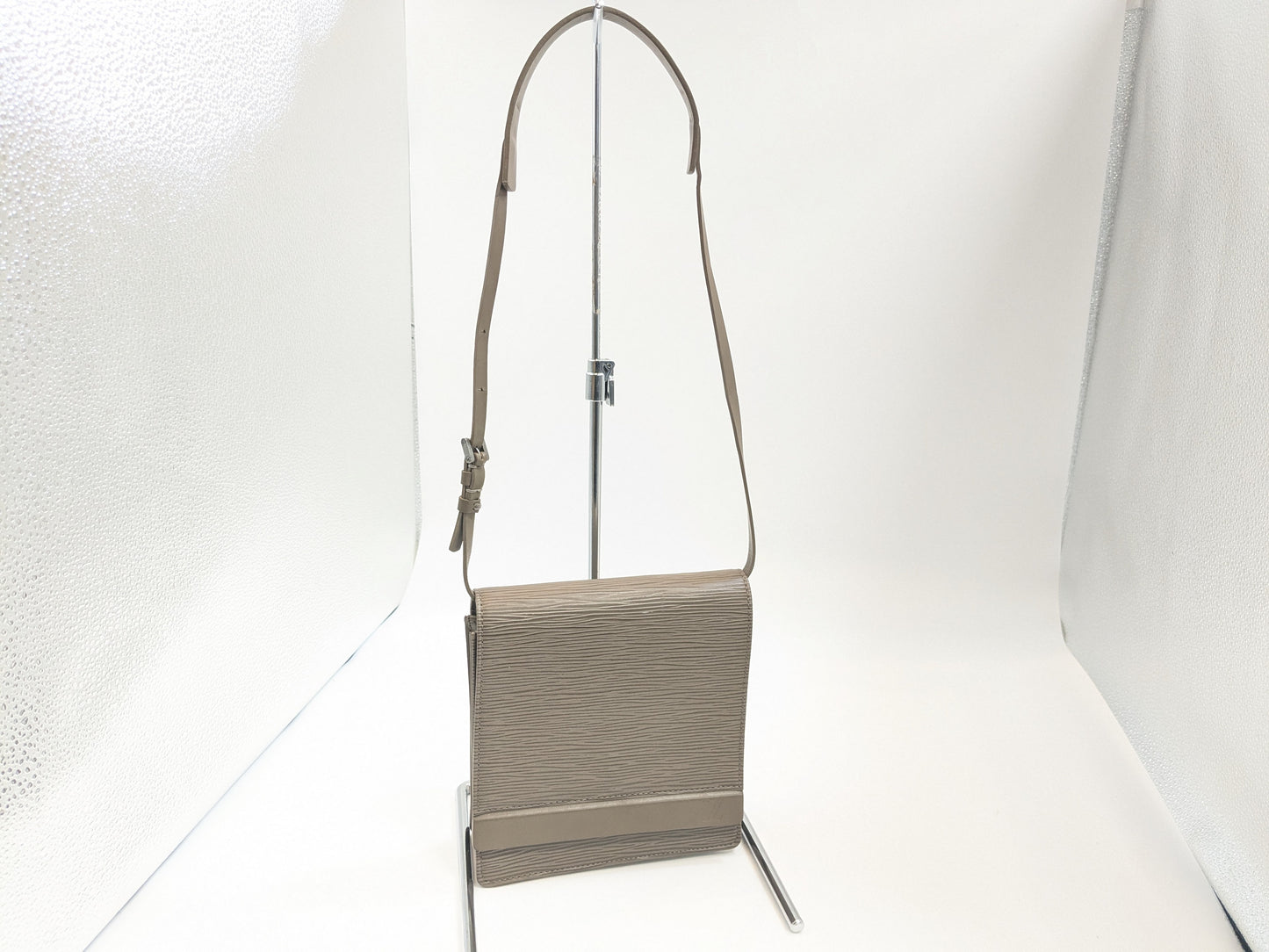 LOUIS VUITTON M5293B Epi Biarritz Lila AS0031 Shoulder Bag