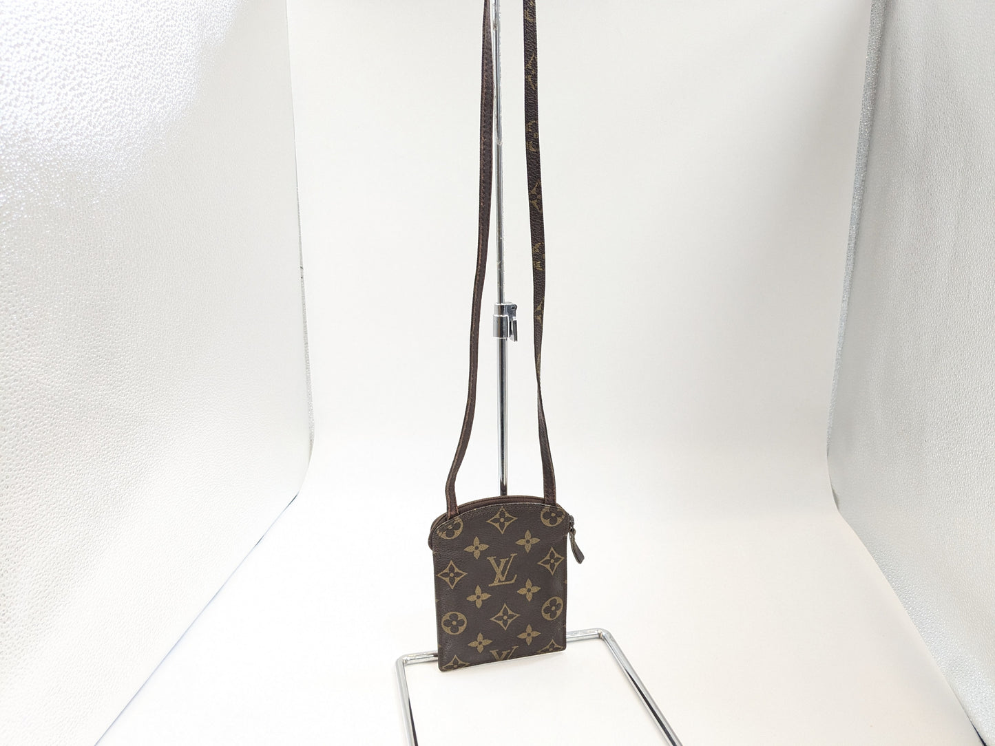 LOUIS VUITTON M45484 Monogram Pochette Secret 861 Shoulder Bag