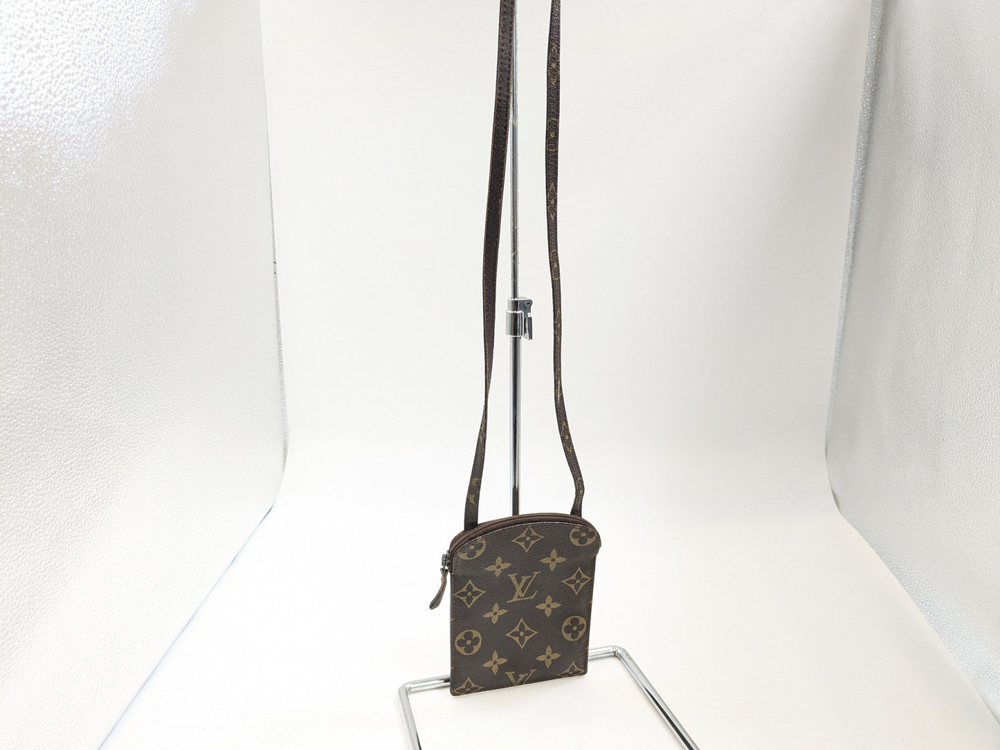 LOUIS VUITTON M45484 Monogram Pochette Secret 861 Shoulder Bag
