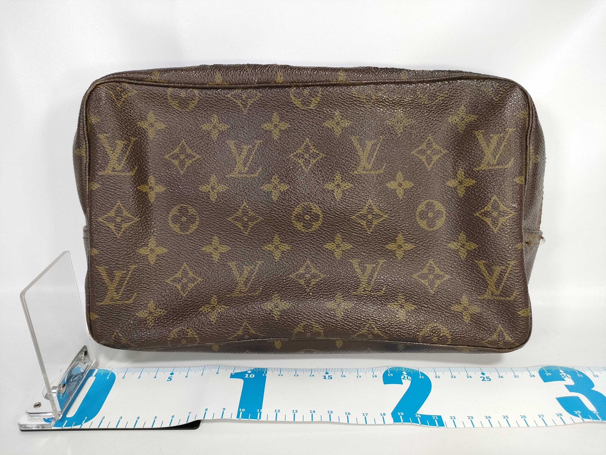 LOUIS VUITTON Monogram True Towel Pouch with Pull-Out Closure