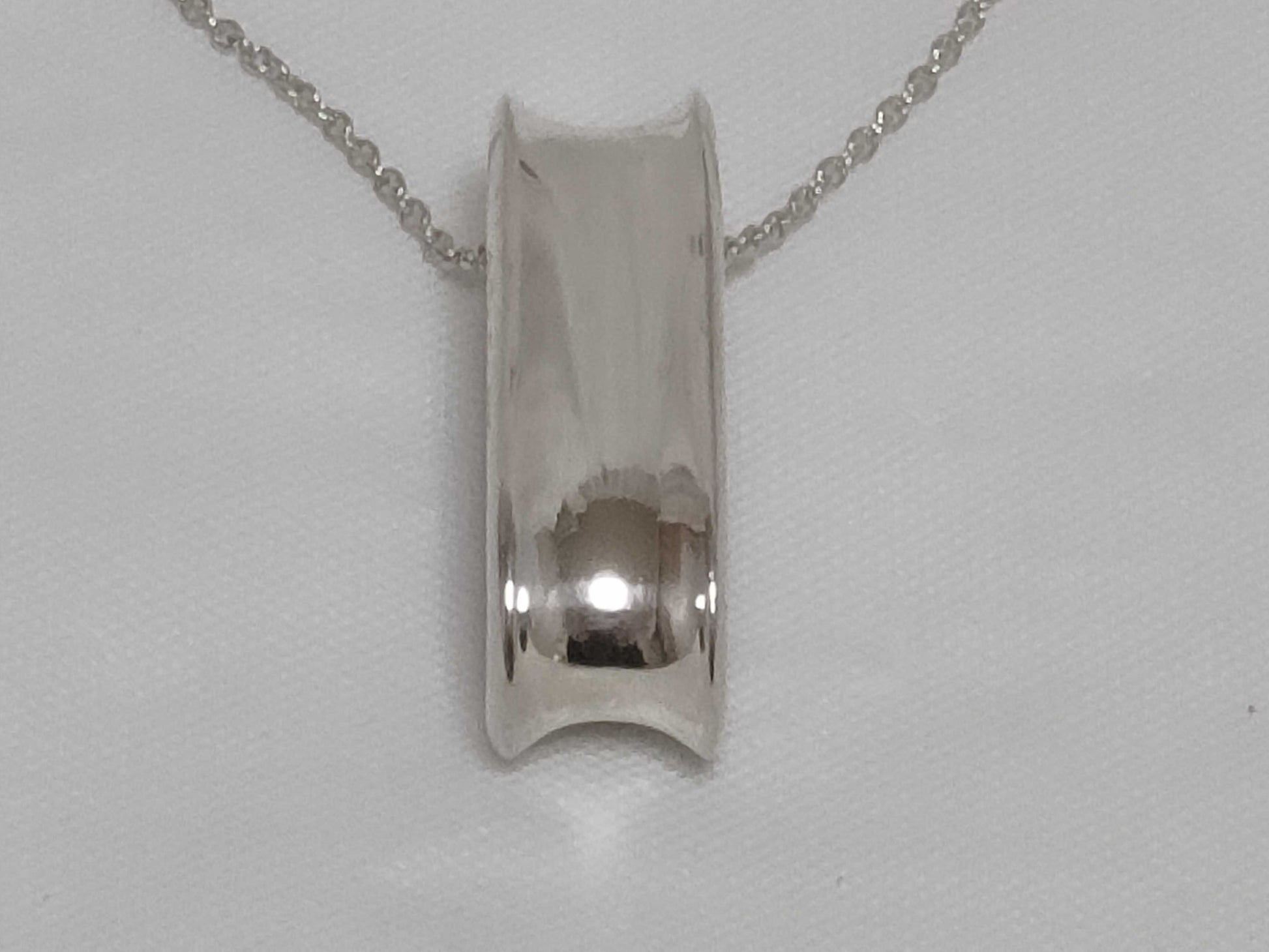 Tiffany & Co. 1837 Narrow Oval Loop 925 Silver Necklace