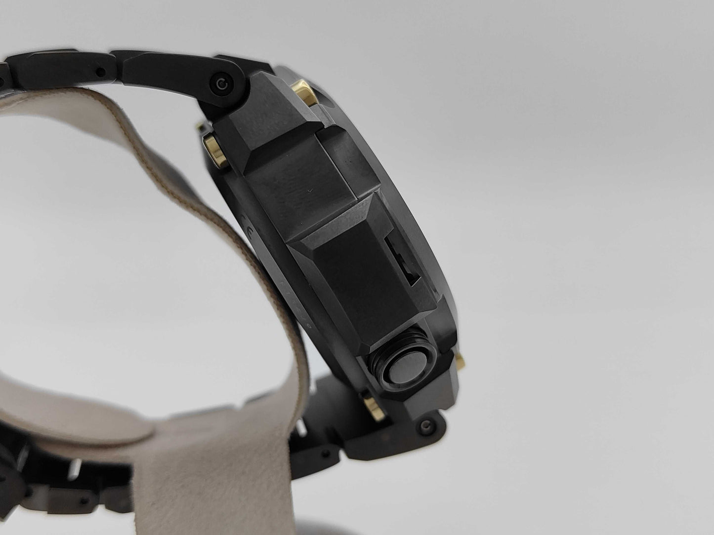 CASIO MRG-B2000 F134J9 Solar Men's Watch