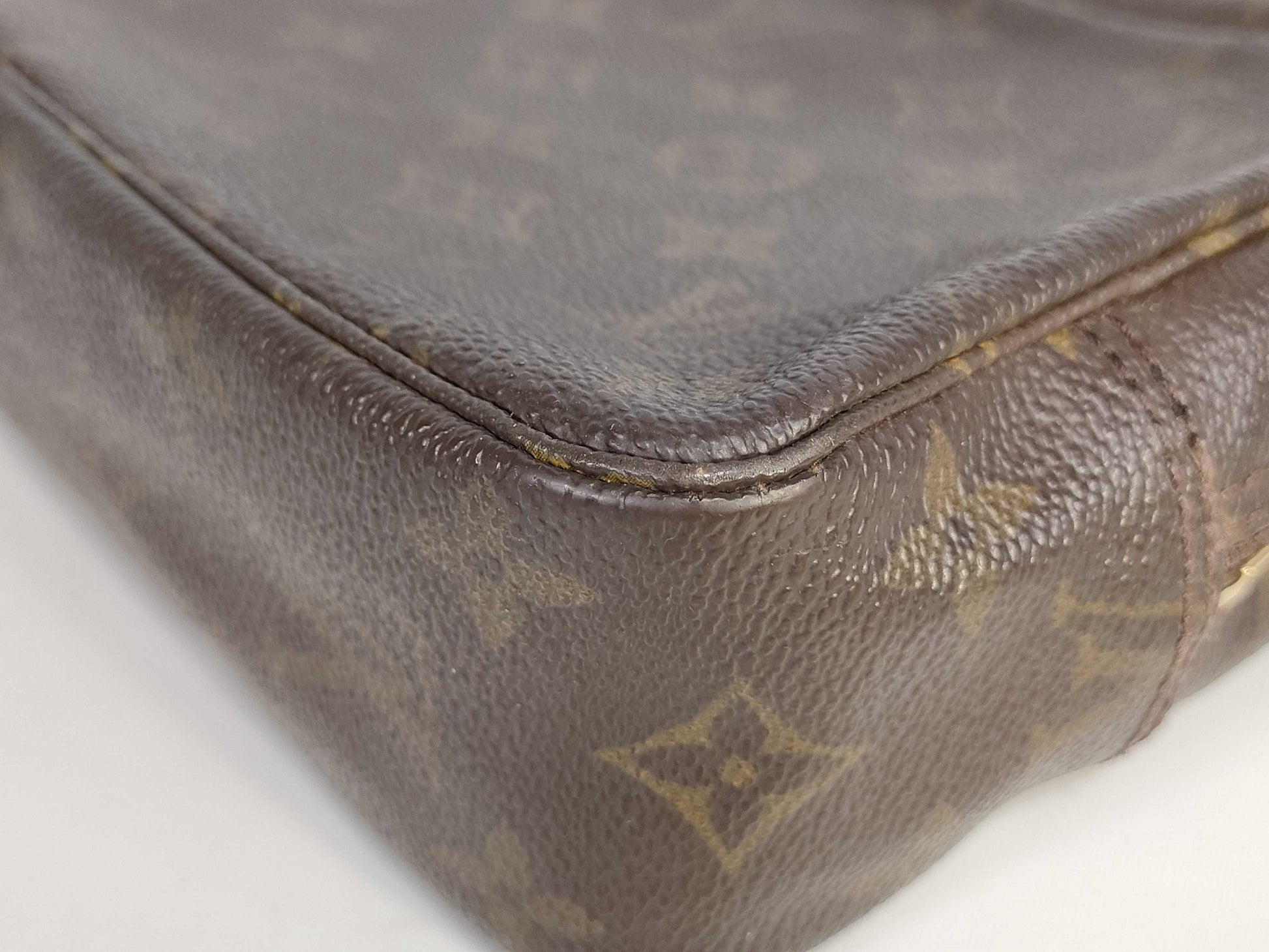 LOUIS VUITTON Monogram Louis Vuitton True Toilet 23 Monogram Pouch M47524