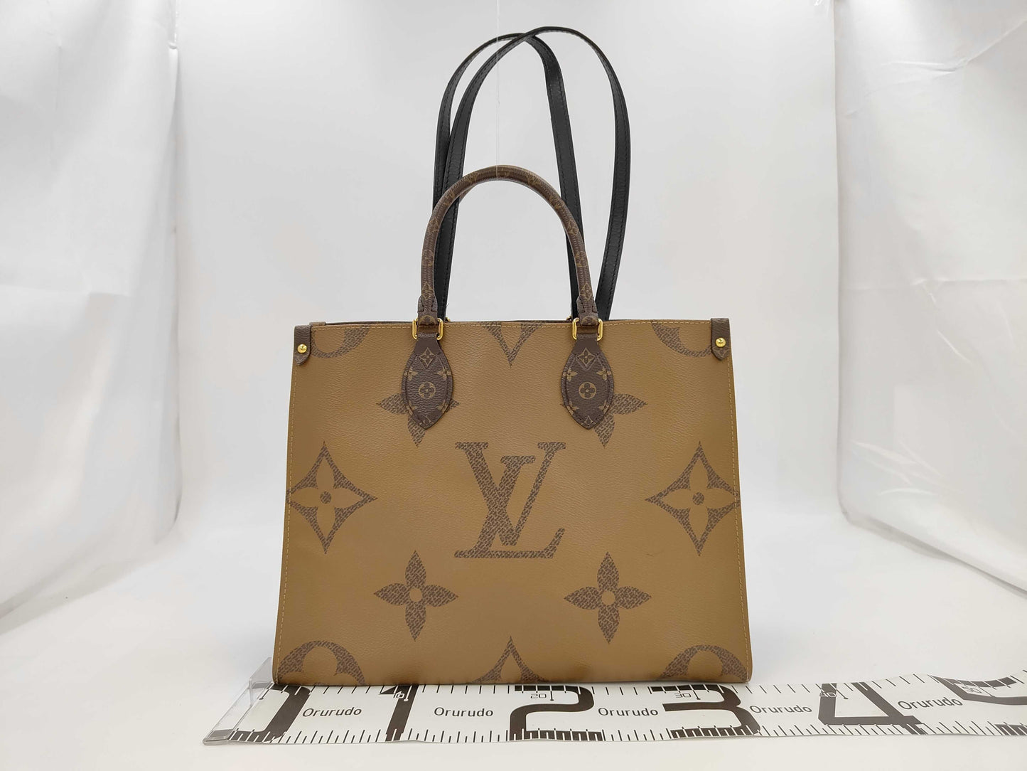 LOUIS VUITTON Monogram Giant on the Go MM Tote Bag