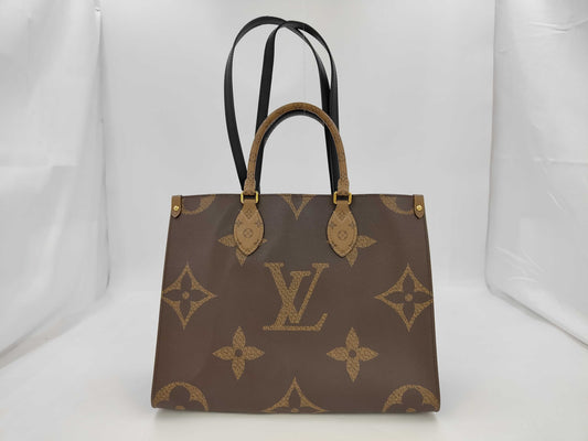 LOUIS VUITTON Monogram Giant on the Go MM Tote Bag