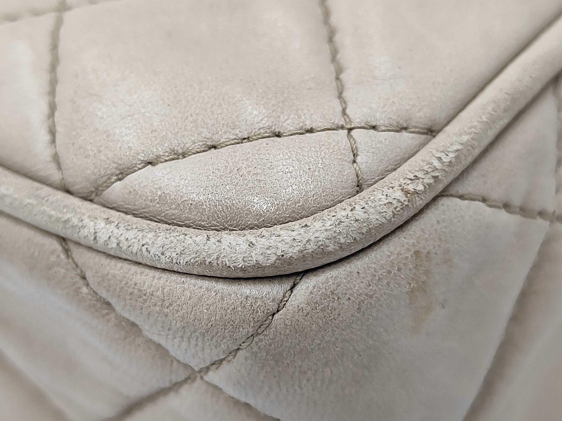 CHANEL Chain Shoulder Bag