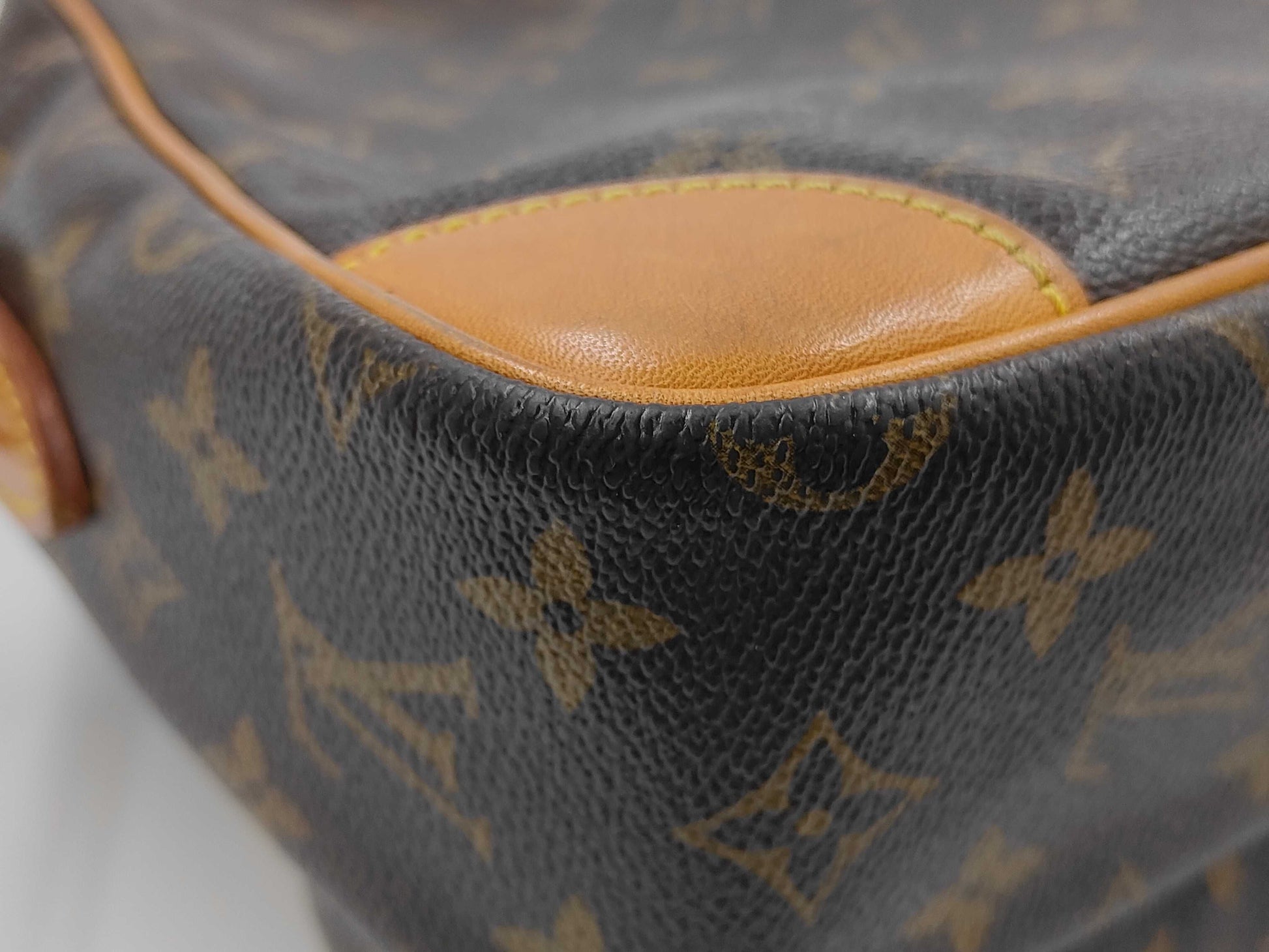 LOUIS VUITTON LOUIS VUITTON Monogram Nile Shoulder Bag