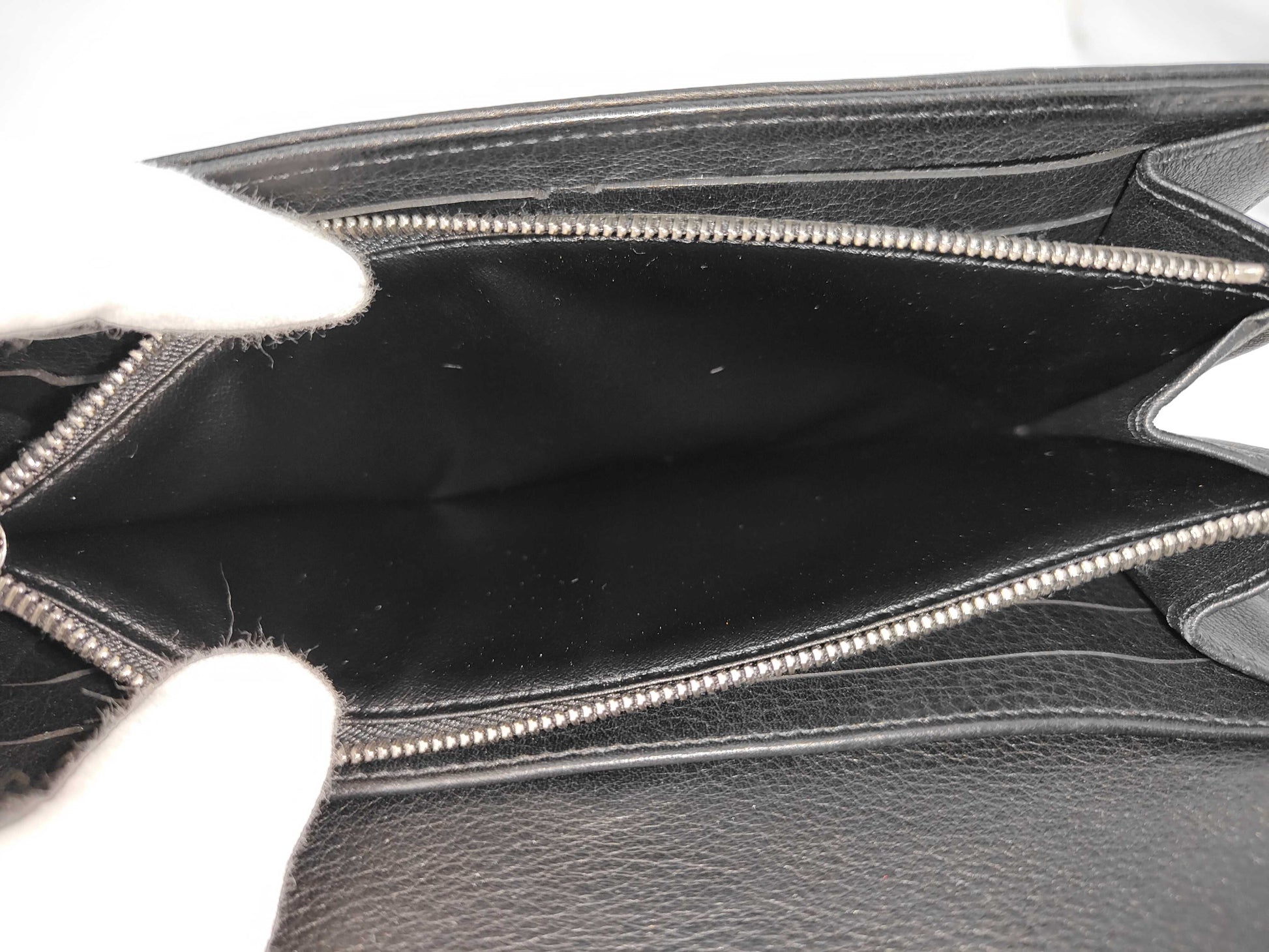 LOUIS VUITTON Mahina Portefeuille Iris Leather Bifold Long Wallet Black Serial Number Wallet