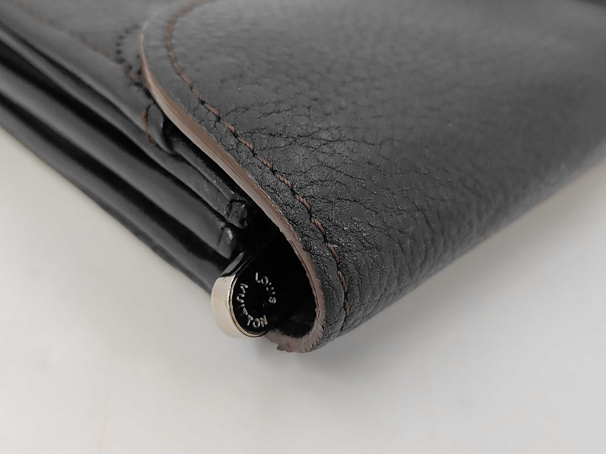 LOUIS VUITTON Mahina Portefeuille Iris Leather Bifold Long Wallet Black Serial Number Wallet