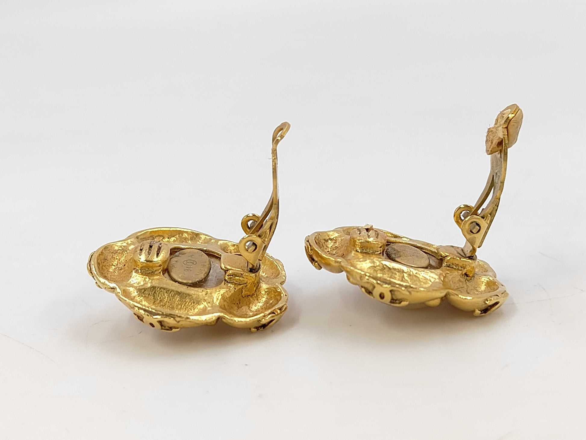 CHANEL Vintage Coco Mark 94A Metal Faux Pearl Gold Earrings with Tag