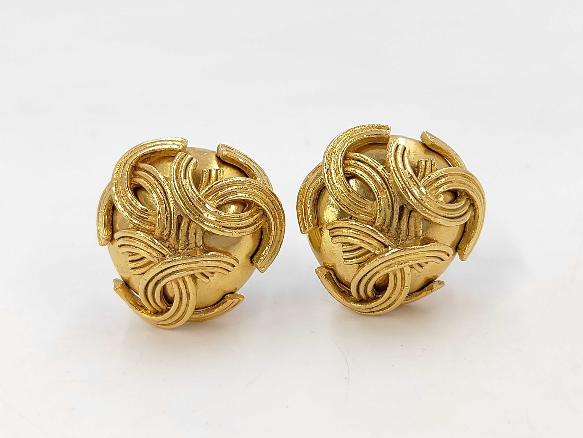 CHANEL Vintage 94A Metal Gold Earrings with Tag