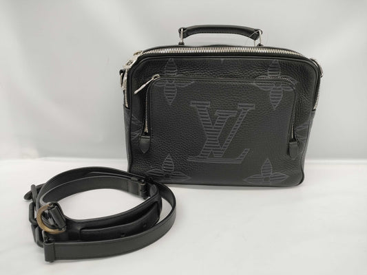 LOUIS VUITTON Monogram M57287 Flight Case Monogram Giant Handbag