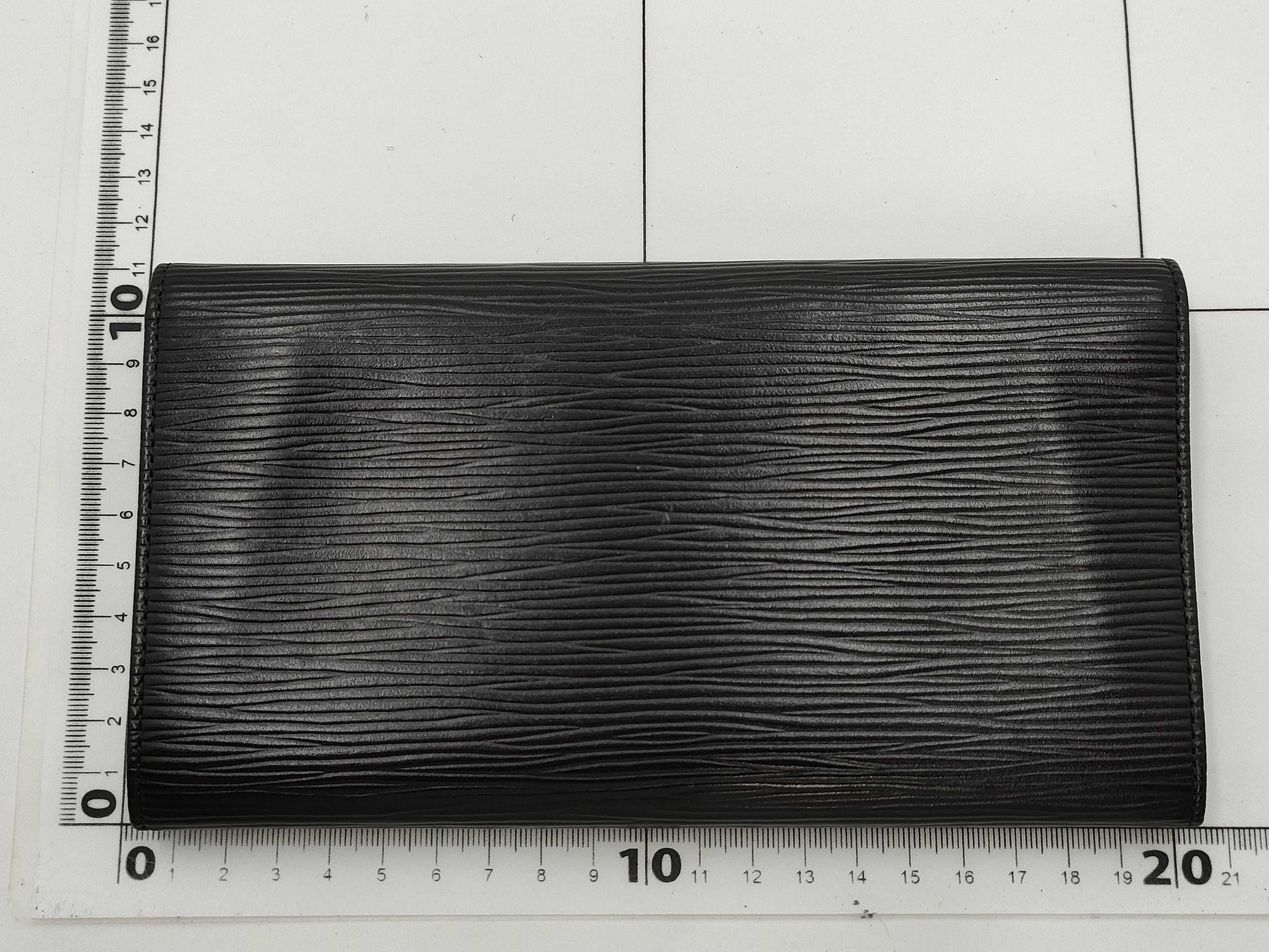 LOUIS VUITTON Epi Portefeuille Sarah Wallet