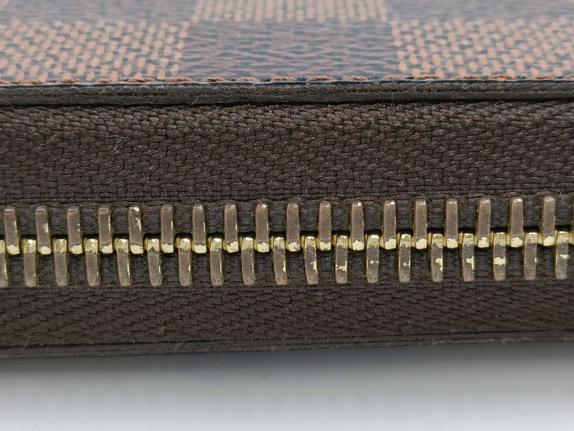 LOUIS VUITTON Damier Zippy Wallet