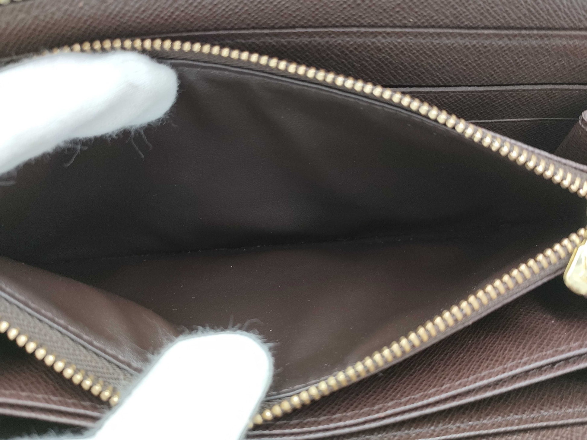 LOUIS VUITTON Damier Zippy Wallet