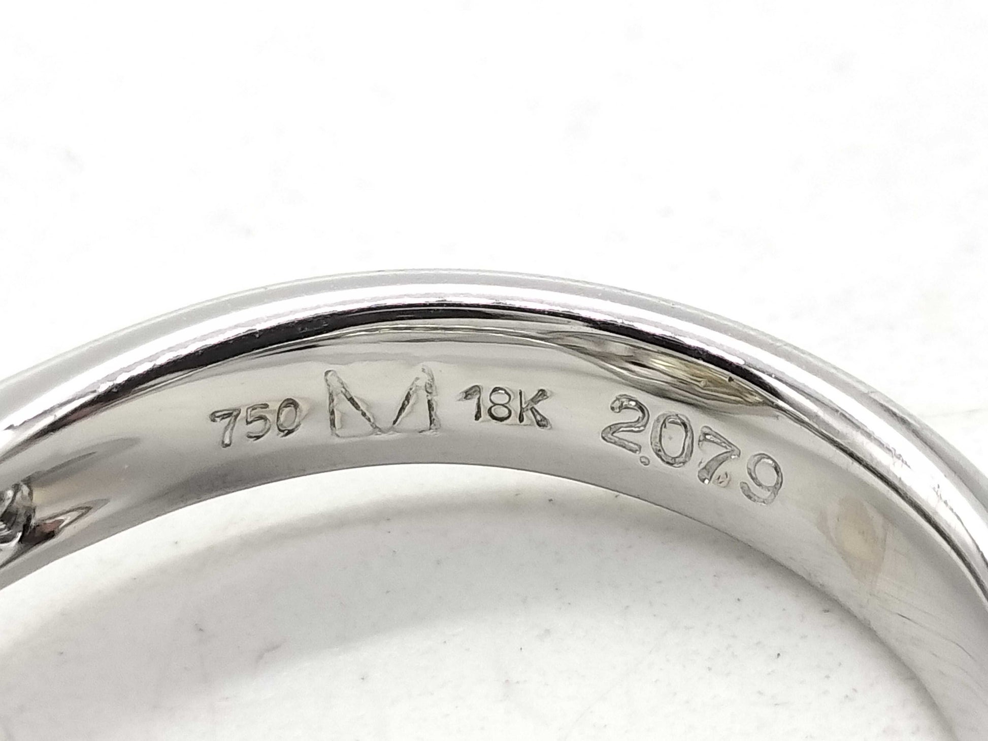 D2.079ct Diamond 750 6.9g Ring 