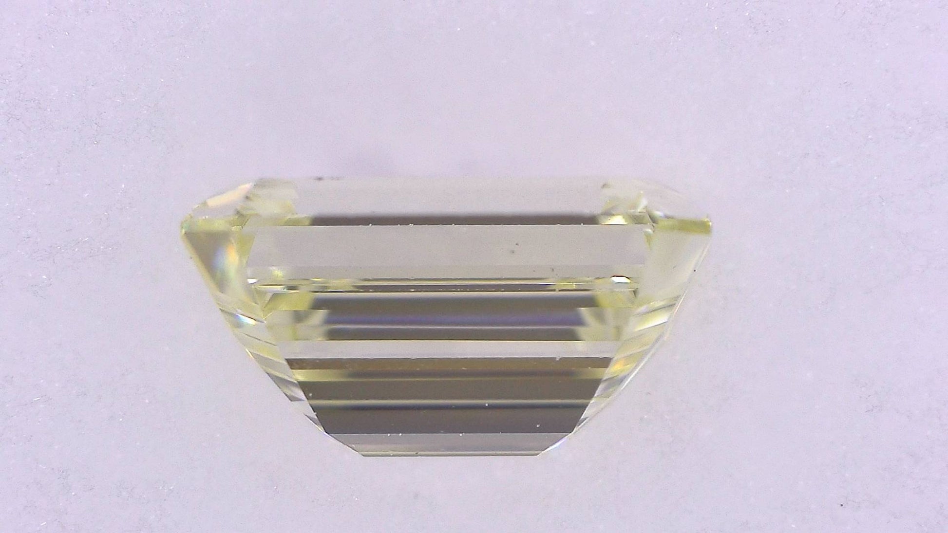 0.482ct UNDER N) VERY LIGHT YELLOW VS-2 ****/VG/GD MEDIUM BLUE NATURAL 5.16-3.67X2.64mm EM Diamond Loose