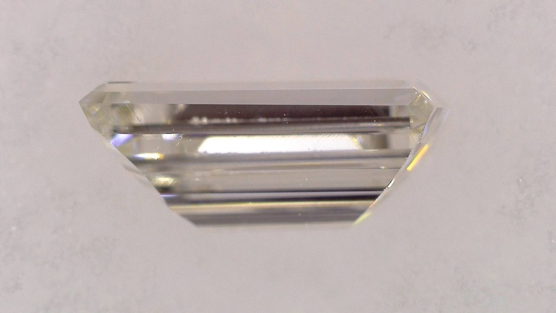 0.262ct H VS-2 ****/GD/FR MEDIUM BLUE NATURAL 5.02-2.43X2.13mm RCT Diamond Loose