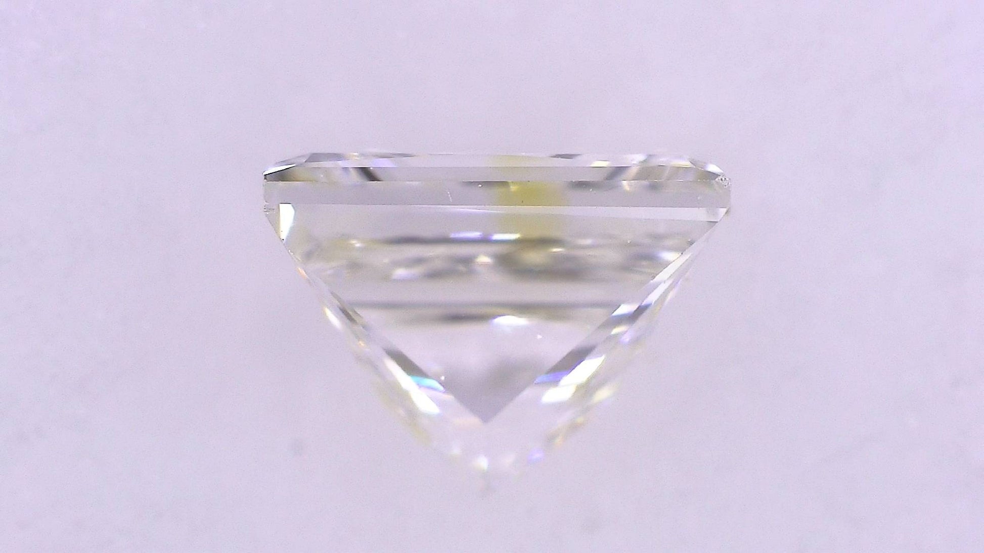 0.431ct J VS-2 ****/GD/GD MEDIUM YELLOWISH GREEN NATURAL 4.32-3.73X3.22mm RCT Diamond Loose