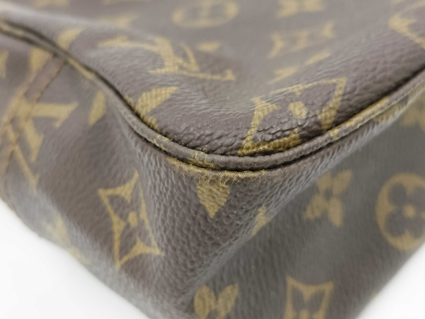 LOUIS VUITTON Monogram Truest Wallet 27 Second Bag