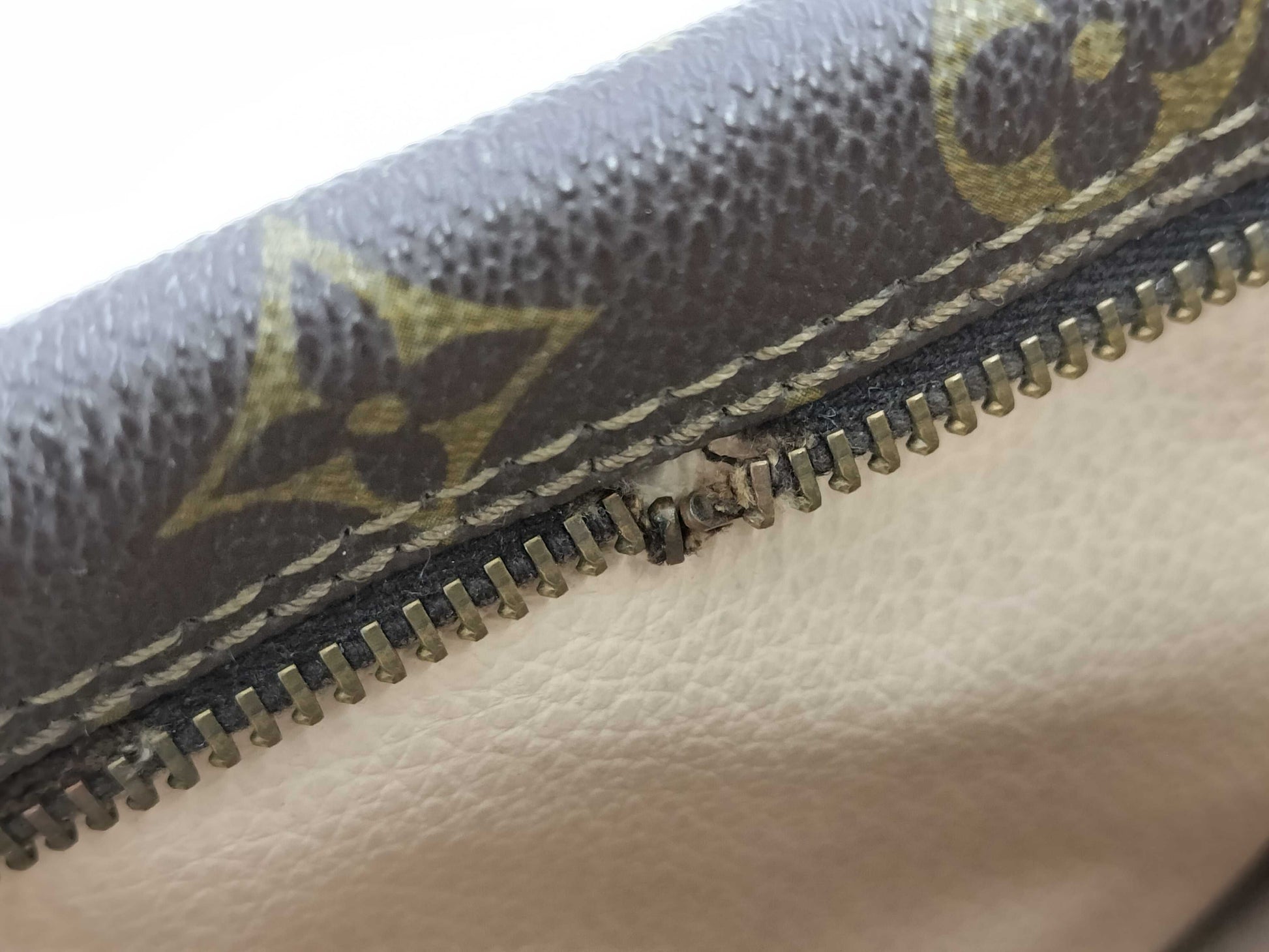 LOUIS VUITTON Monogram Truest Wallet 27 Second Bag