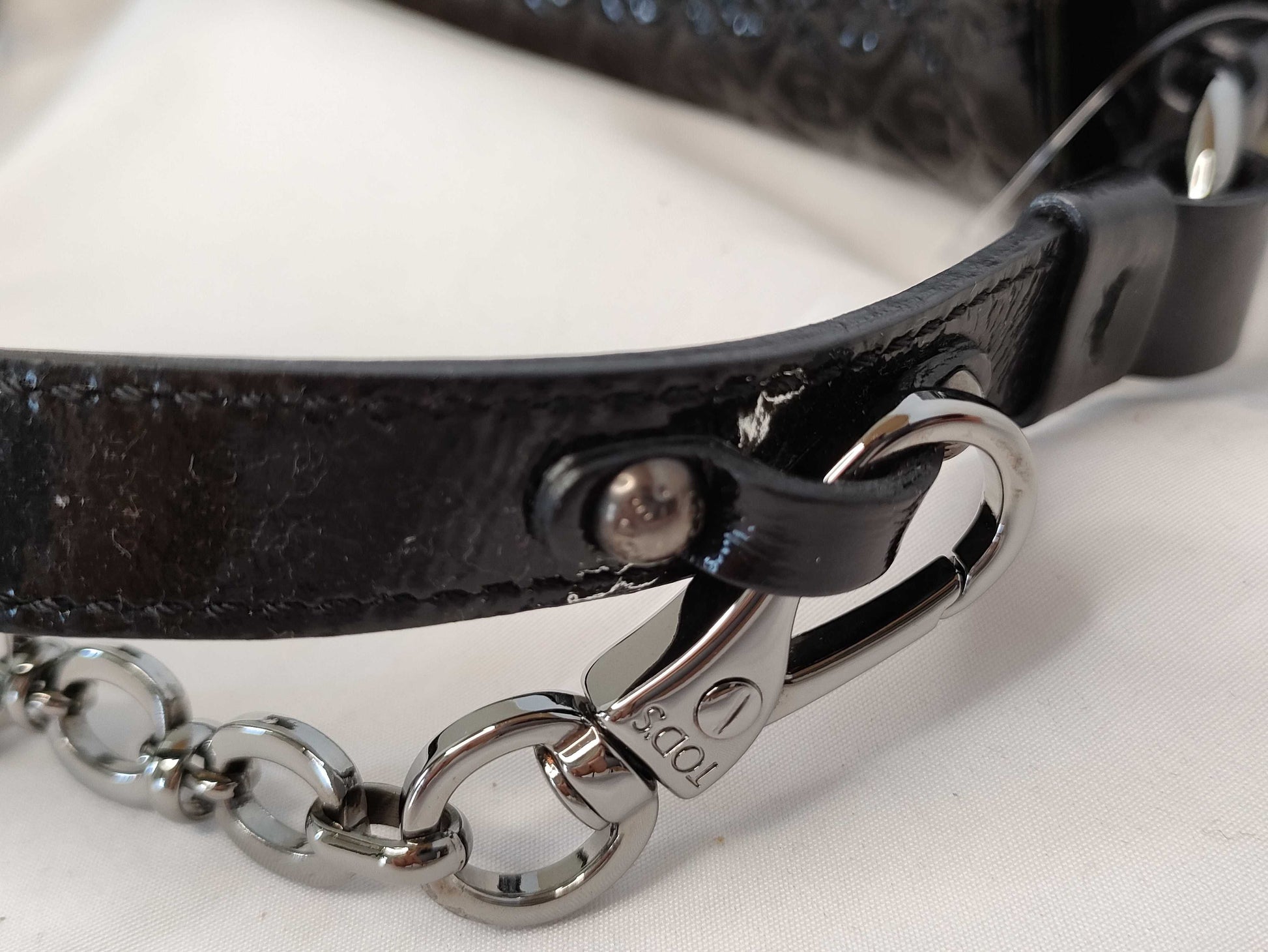 TODS Patent Chien Handbag