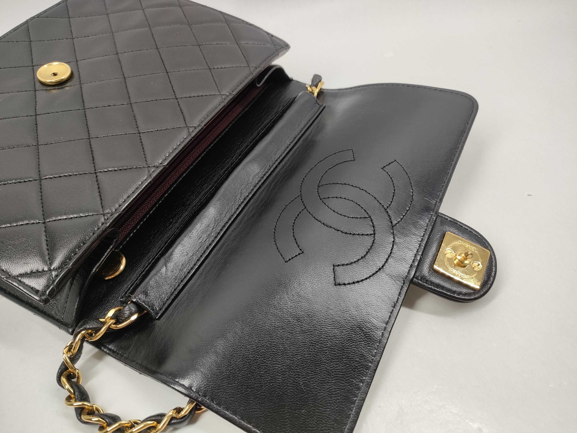 CHANEL Lambskin Matelasse 22 S Flap S Chain Push Lock Gold Shoulder Bag