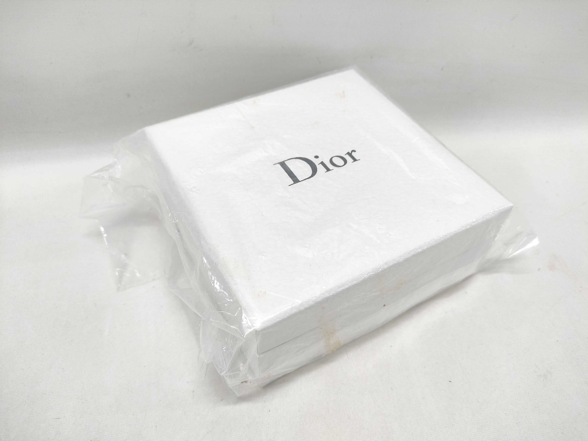 Dior Whitening Powder * Silky Soap 2 pieces Other accessories