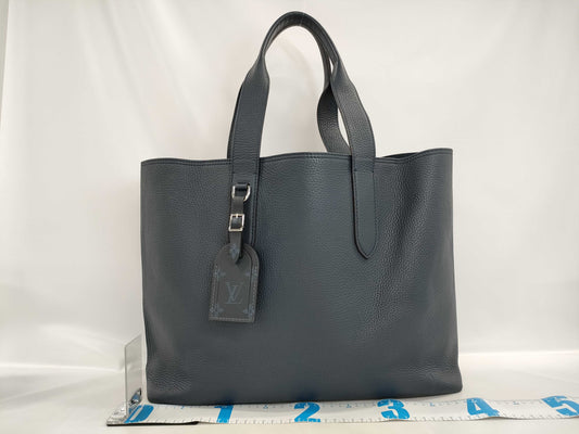 LOUIS VUITTON Cabas Voyage RFID tagged tote bag