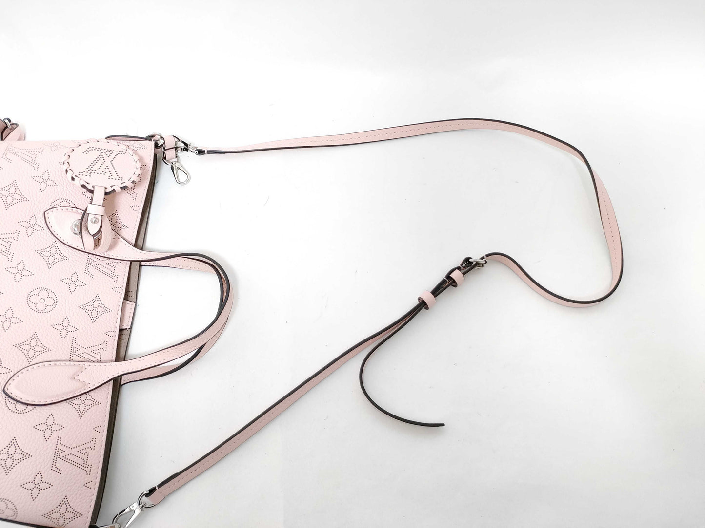LOUIS VUITTON M23196 Mahina M23196 Blossom PM Handbag
