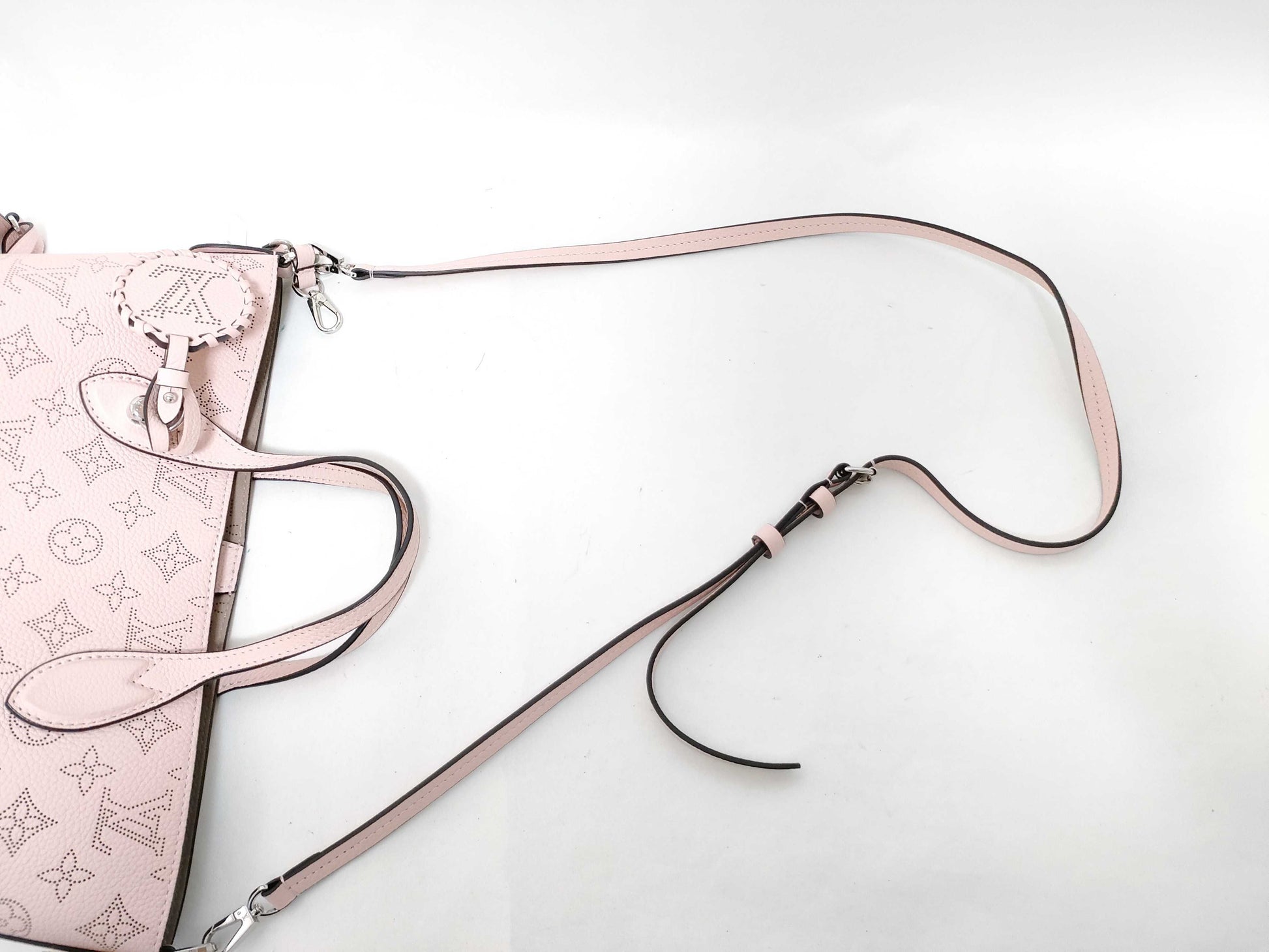 LOUIS VUITTON M23196 Mahina M23196 Blossom PM Handbag