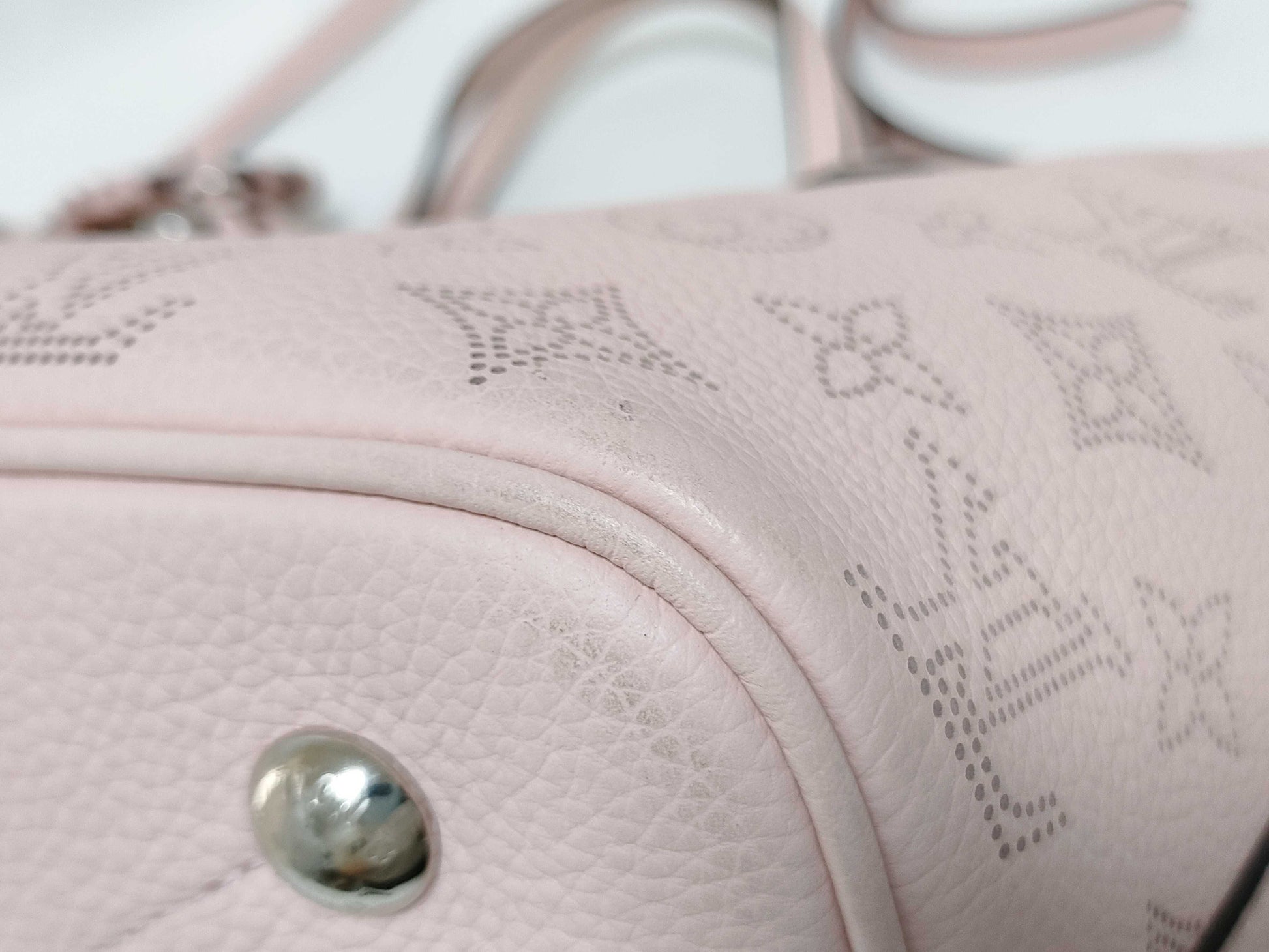 LOUIS VUITTON M23196 Mahina M23196 Blossom PM Handbag