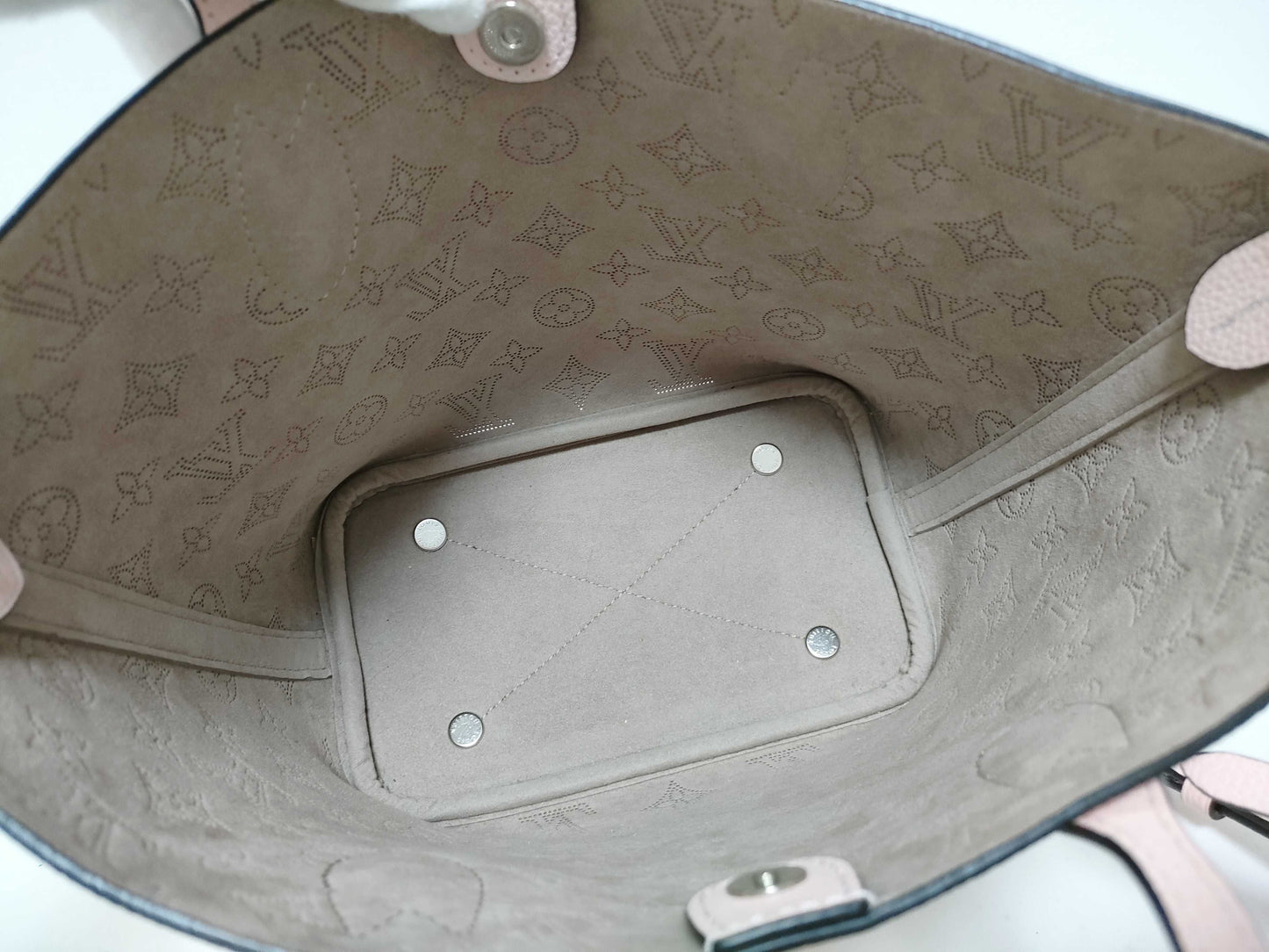 LOUIS VUITTON M23196 Mahina M23196 Blossom PM Handbag