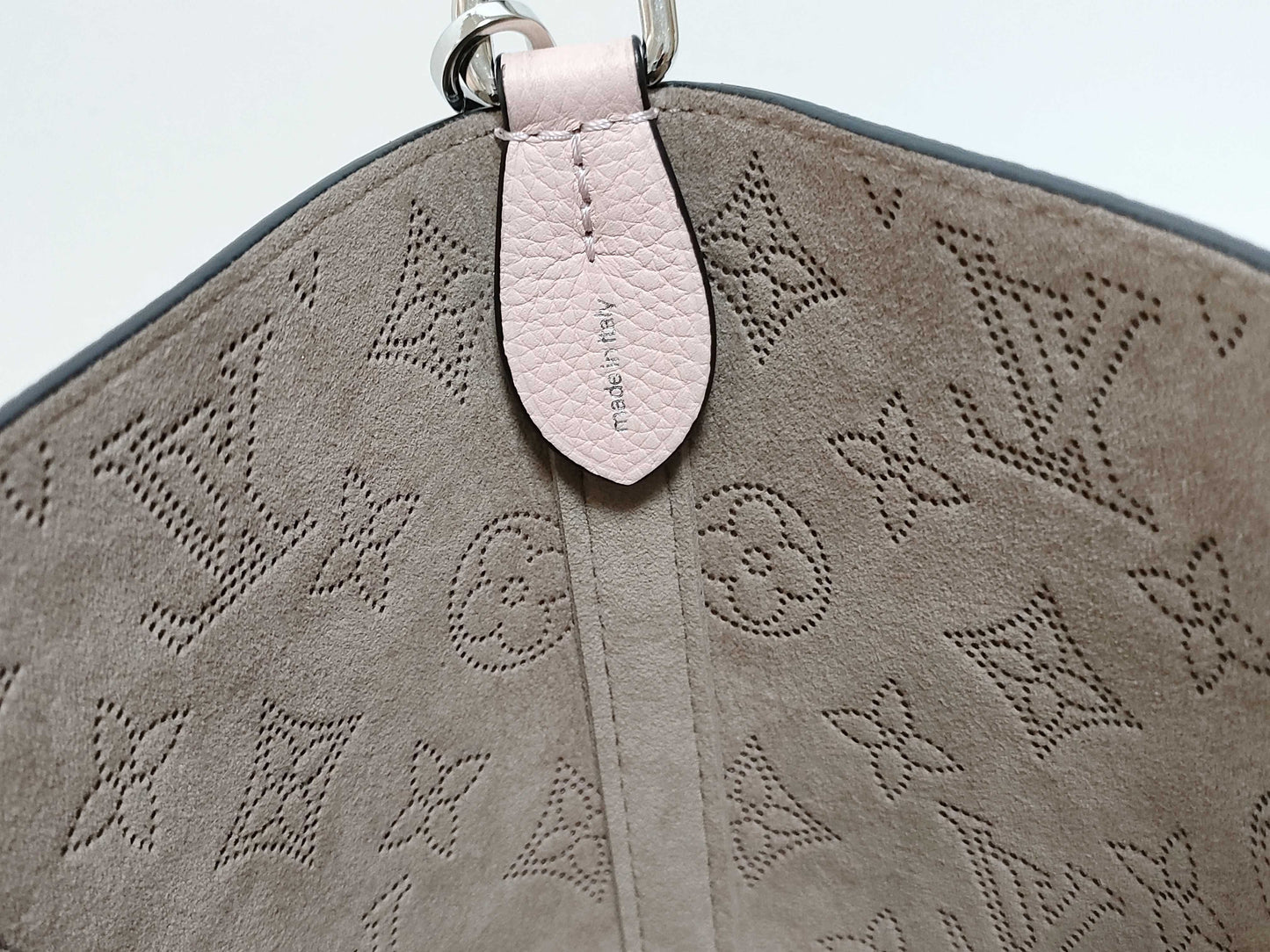 LOUIS VUITTON M23196 Mahina M23196 Blossom PM Handbag