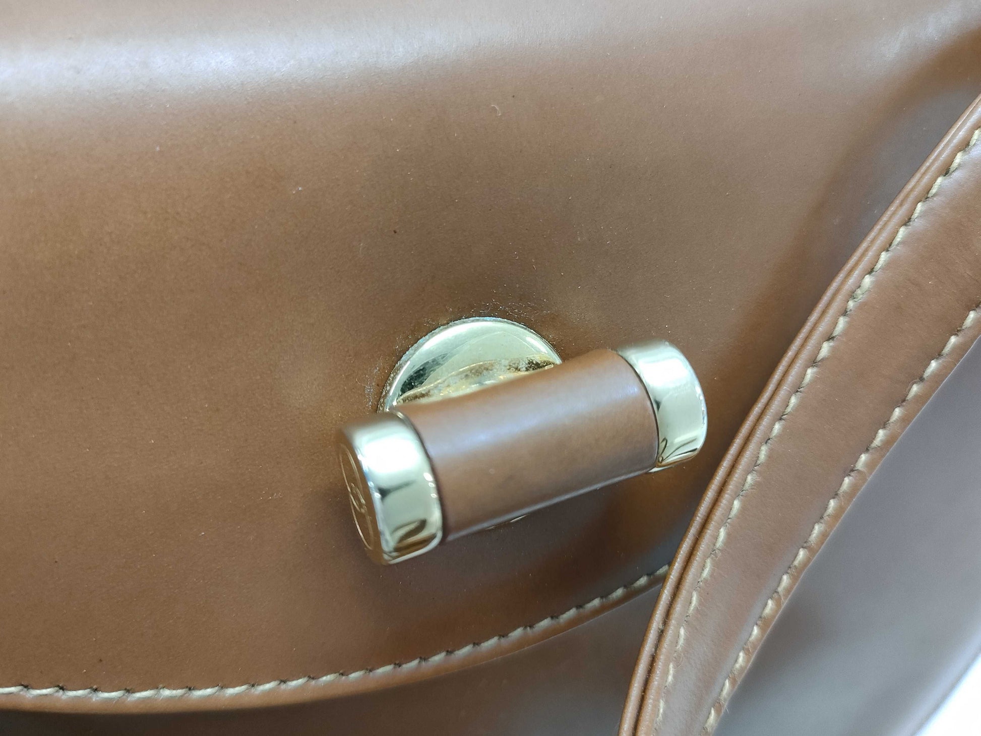 GUCCI Old Leather Shoulder Turnlock Shoulder Bag