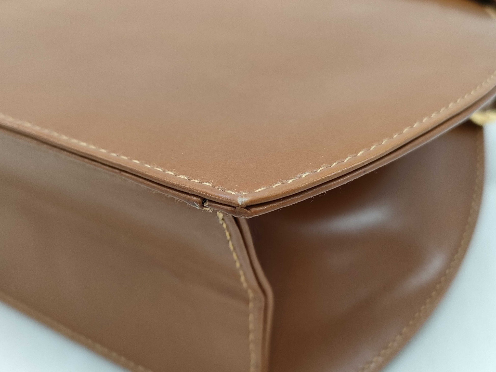 GUCCI Old Leather Shoulder Turnlock Shoulder Bag