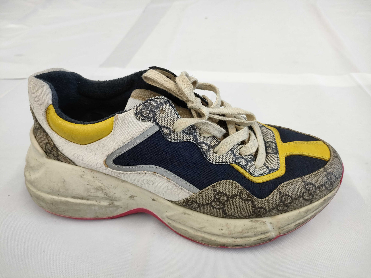 GUCCI size 6 sneakers