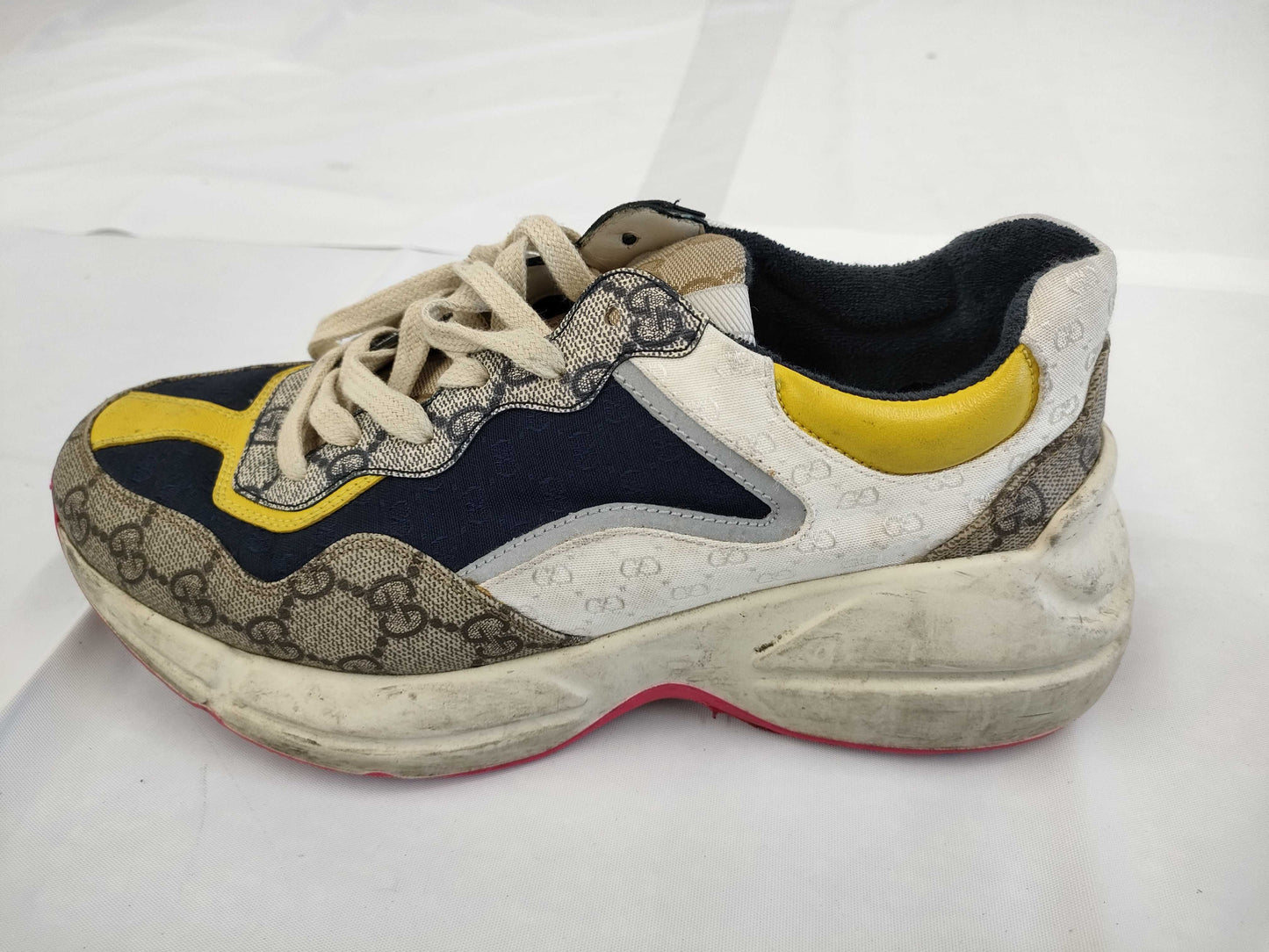 GUCCI size 6 sneakers