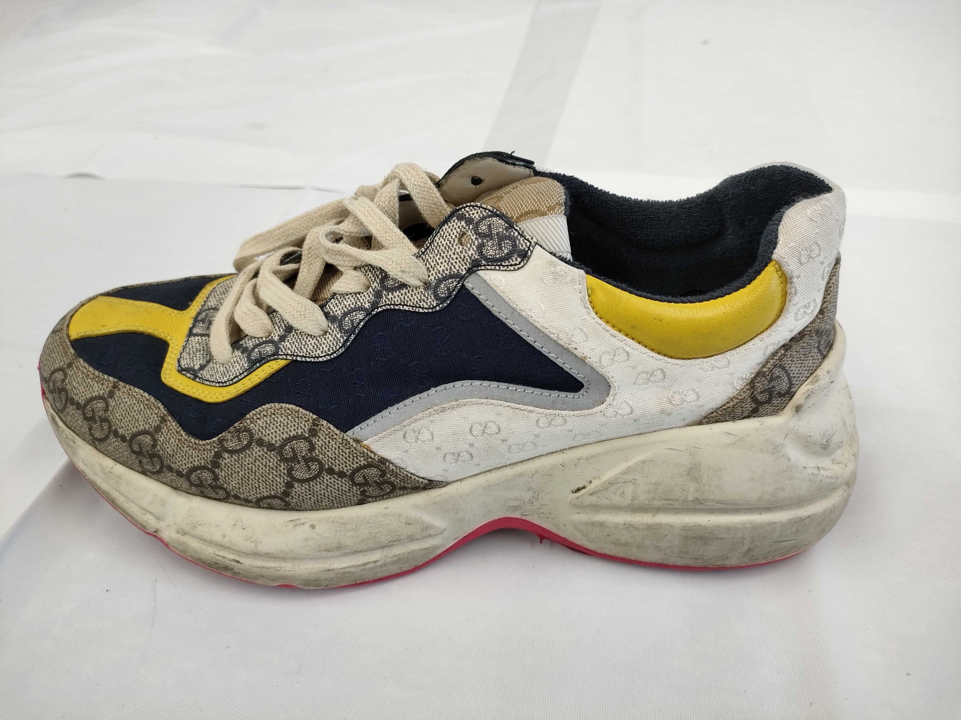 GUCCI size 6 sneakers