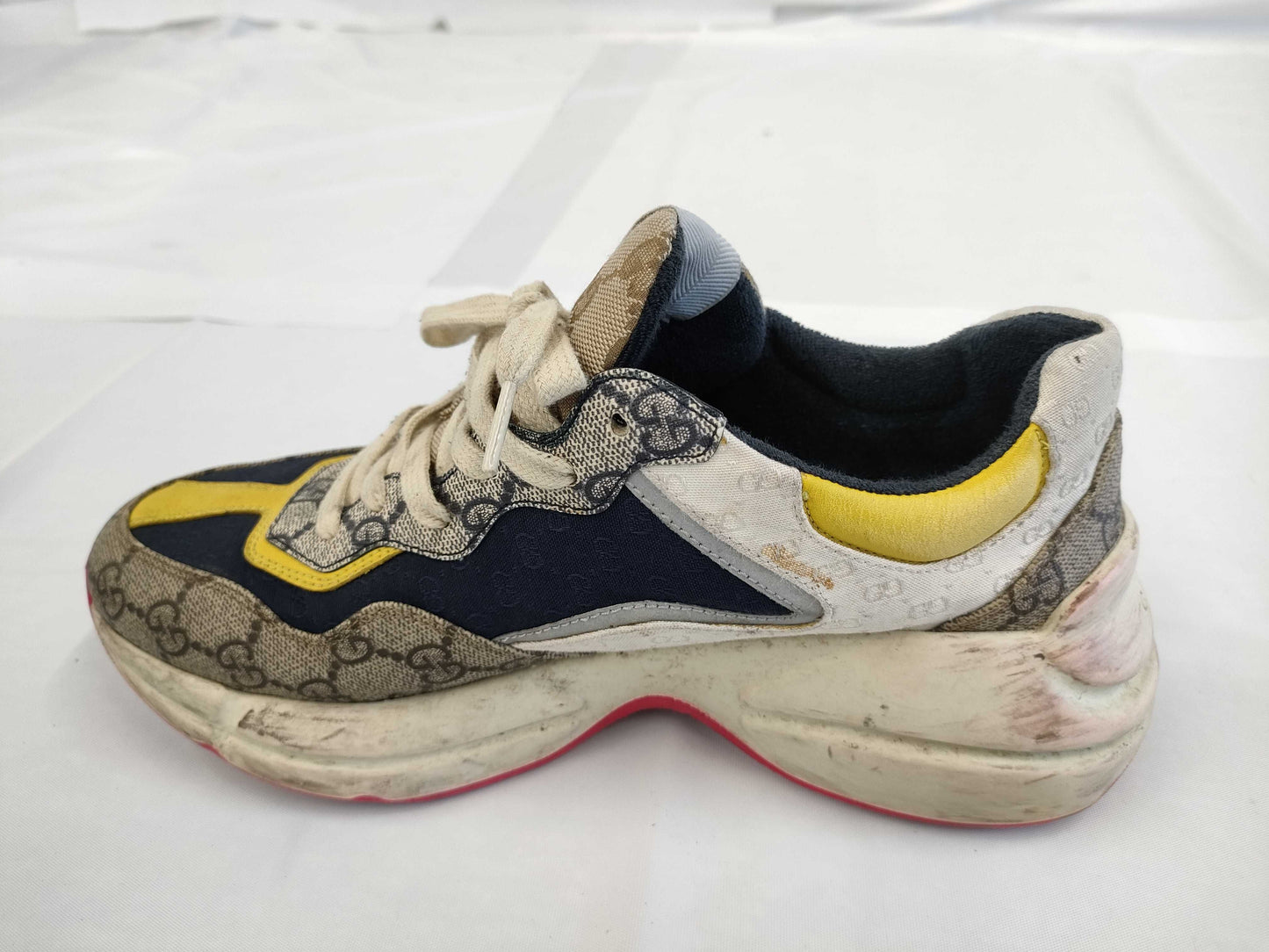 GUCCI size 6 sneakers