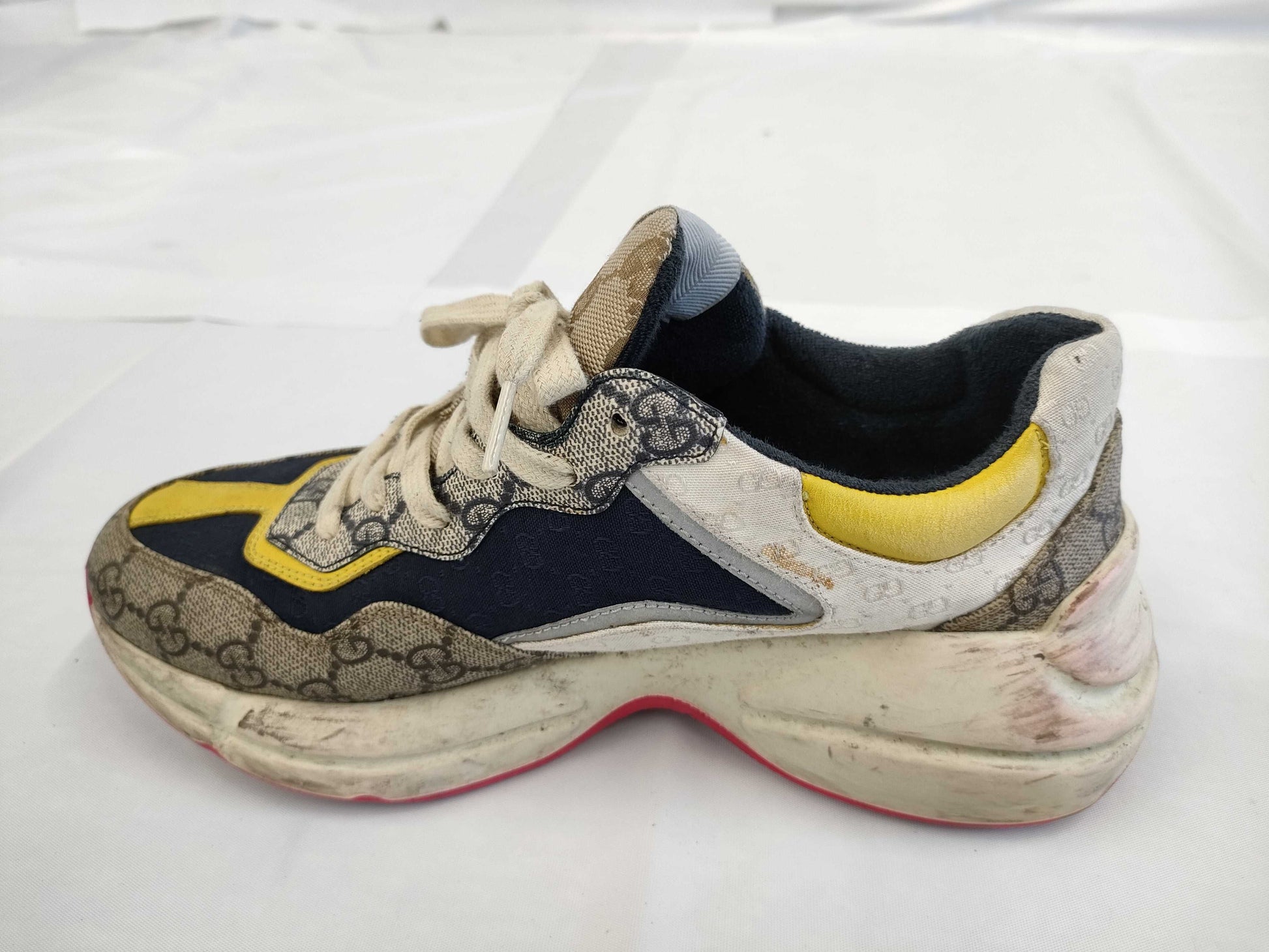 GUCCI size 6 sneakers