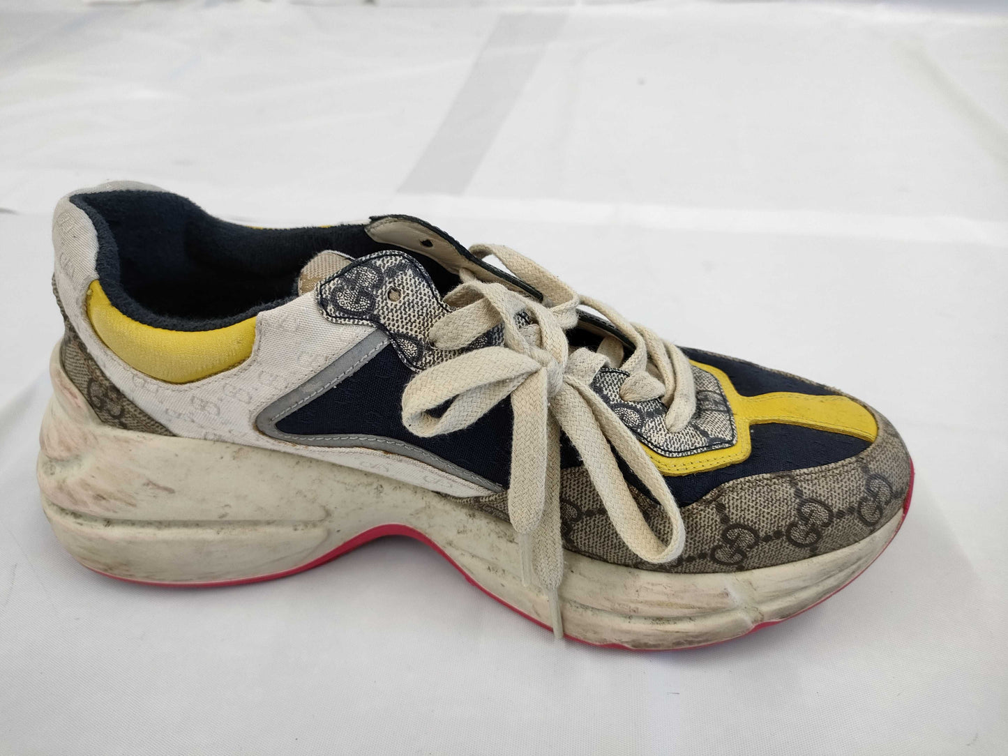 GUCCI size 6 sneakers
