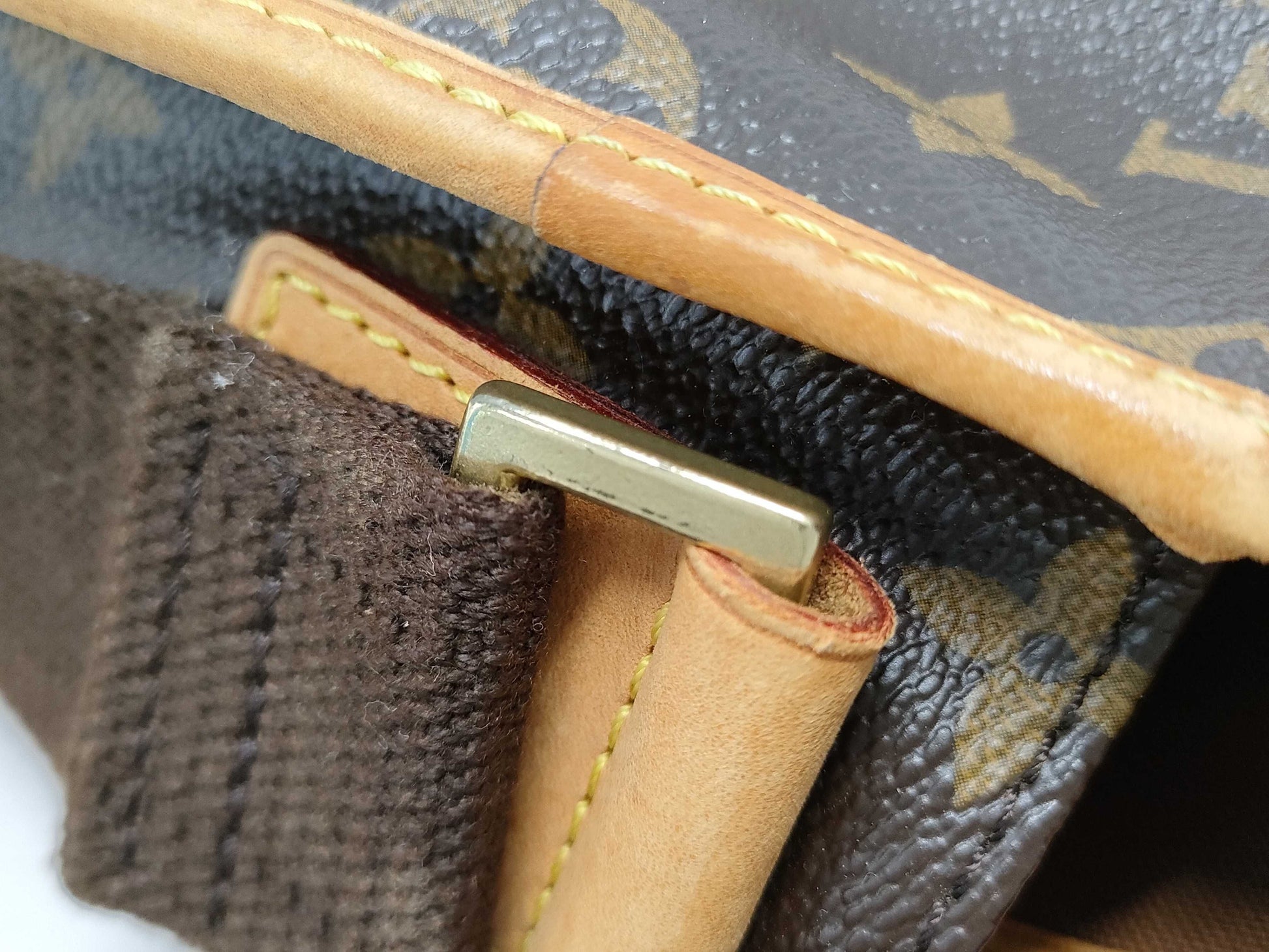 LOUIS VUITTON Monogram M40105 Messenger Bosphor Shoulder Bag