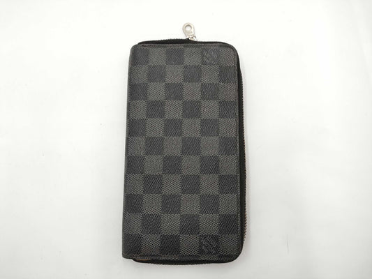LOUIS VUITTON Zippy Wallet